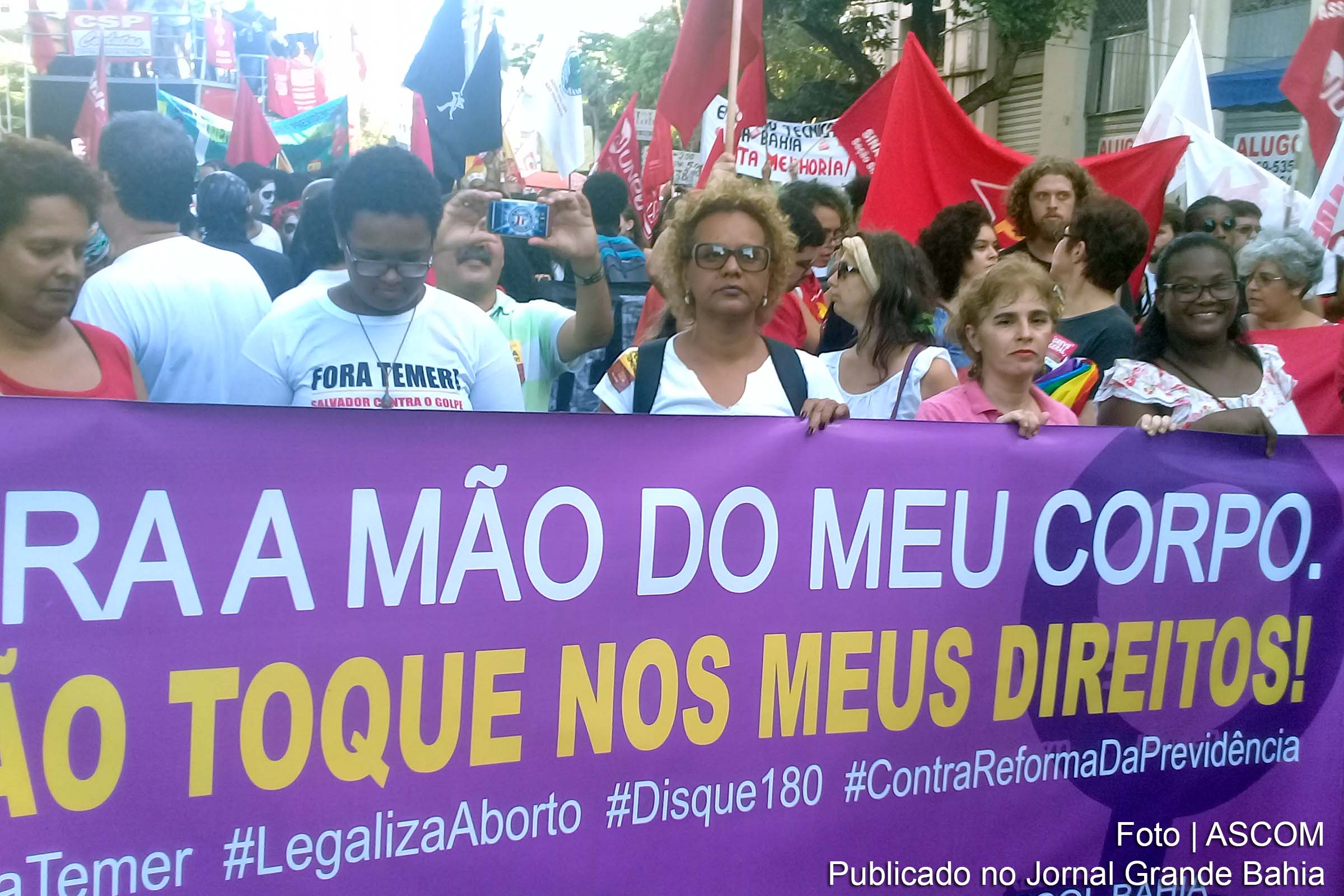 PSOL protesta em Salvador e pede fim do Governo Temer.