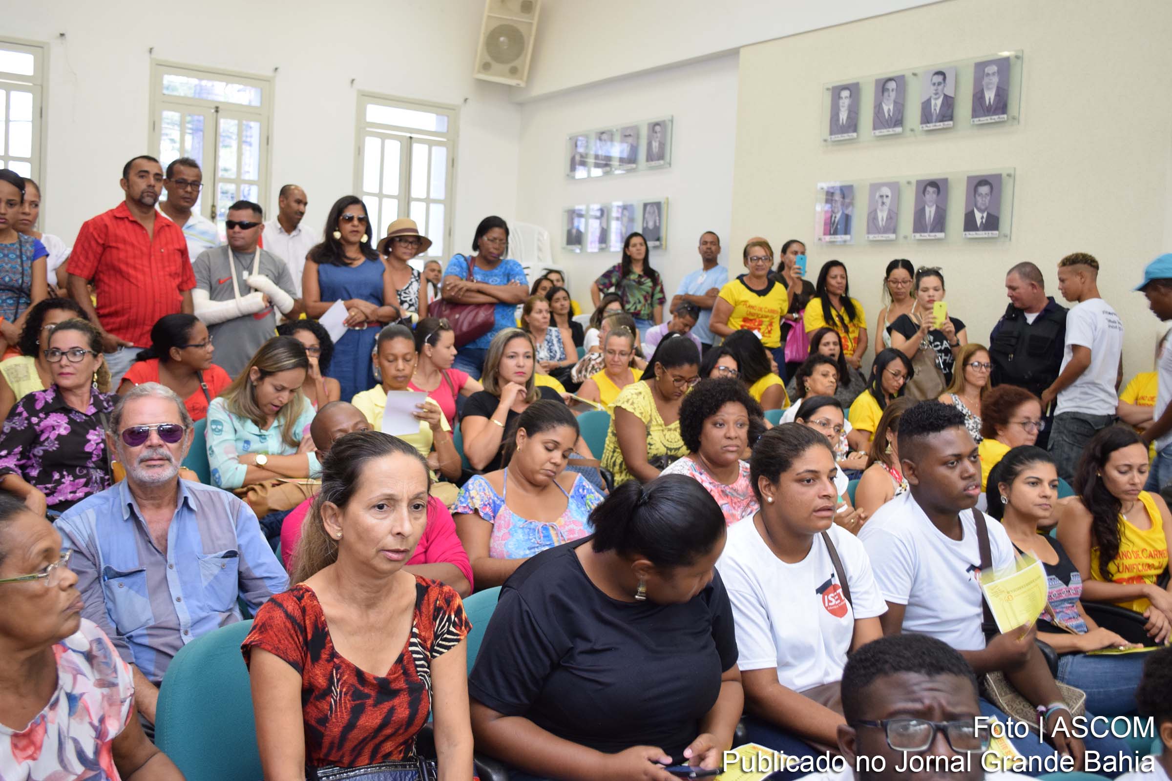 Servidores públicos acompanham votação da mudança no sistema previdenciário do Município de Feira de Santana.