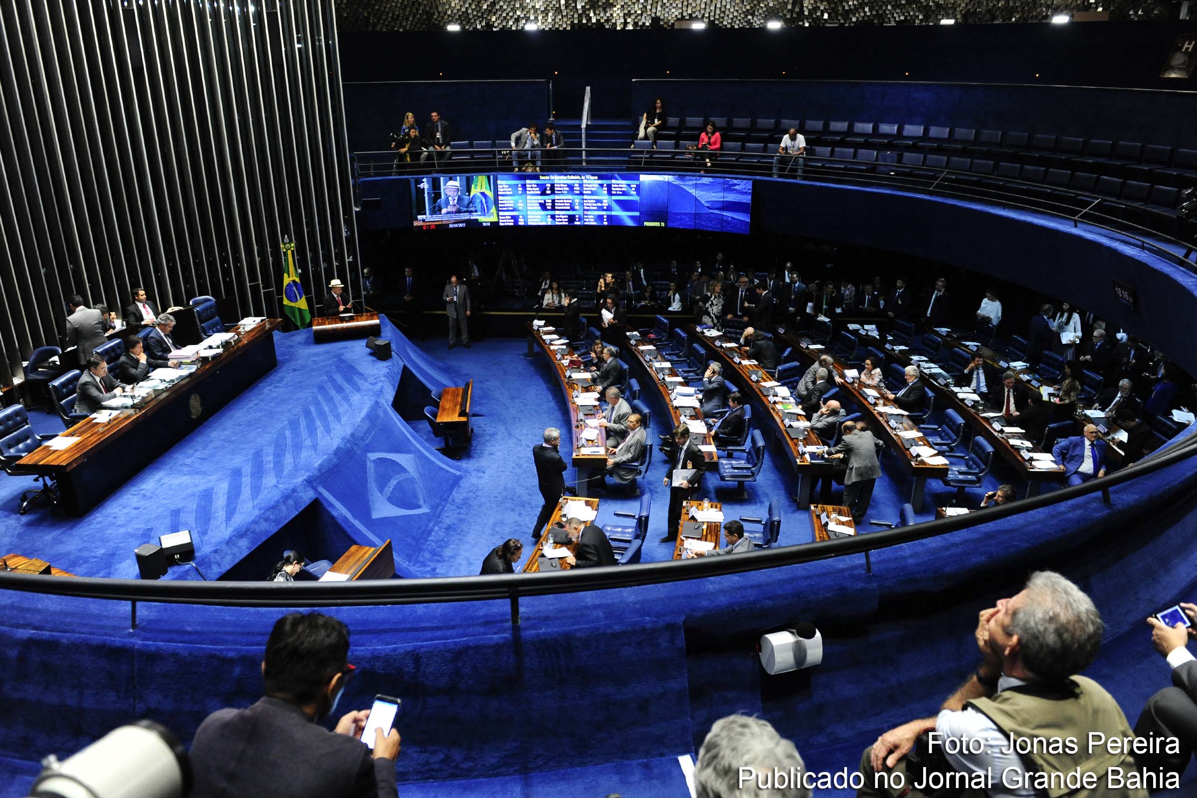 Plenário do Senado aprova por unanimidade fim do foro privilegiado.