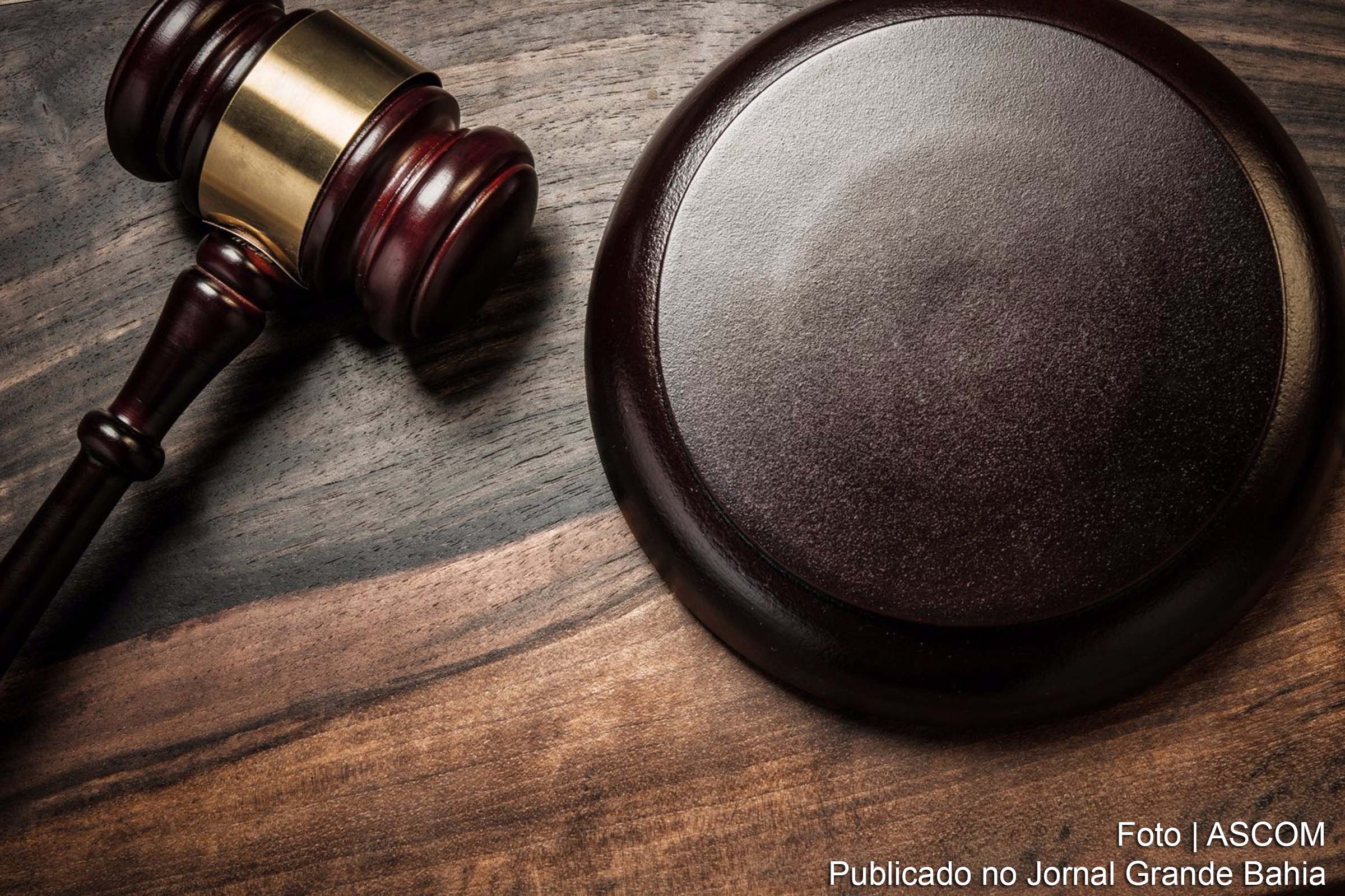Servidor Edsonei Lima de Oliveira é afastado da função por determinação da Corregedoria Geral de Justiça da Bahia. Apropriação de R$ 163 mil proveniente de deposito judicial pode gerar condenação de 2 a 12 anos de reclusão.