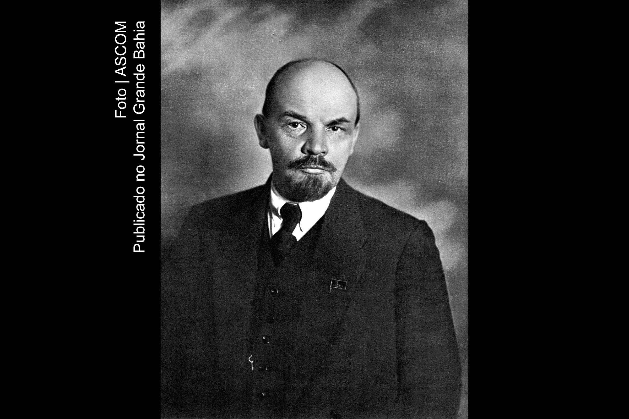 Vladimir Ilyich Ulyanov, mais conhecido pelo pseudônimo Lenin (Simbirsk, 22 de abril de 1870 – Gorki, 21 de janeiro de 1924), foi um revolucionário comunista, político e teórico político russo que serviu como chefe de governo da República Russa de 1917 a 1918, da República Socialista Federativa Soviética da Rússia de 1918 a 1924 e da União Soviética de 1922 a 1924. Sob sua administração, a Rússia e, em seguida, a União Soviética tornaram-se um Estado socialista unipartidário governado pelo Partido Comunista. Ideologicamente marxistas, suas teorias políticas são conhecidas como leninismo.