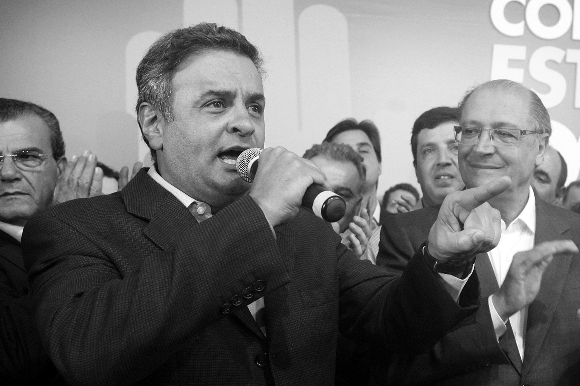 PGR acusa senador Aécio Neves de tentar impedir avanço das investigações.