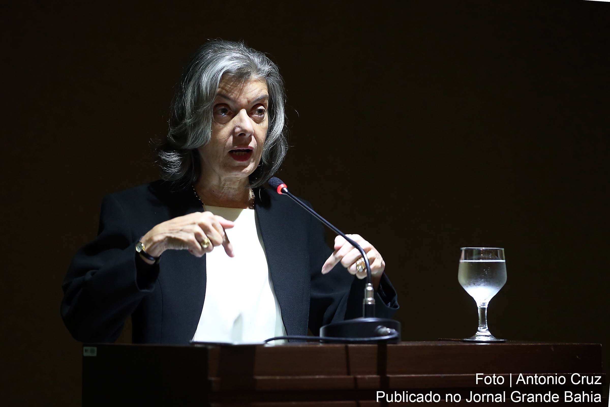 Cármen Lúcia: com a comissão, teremos no CNJ o exame de quais problemas dizem respeito ao Poder Judiciário, quais as vertentes de críticas ou processos sobre jornalistas para que possamos dar preferência e, no Judiciário, possamos dar eficácia à garantia constitucional de liberdade de imprensa.