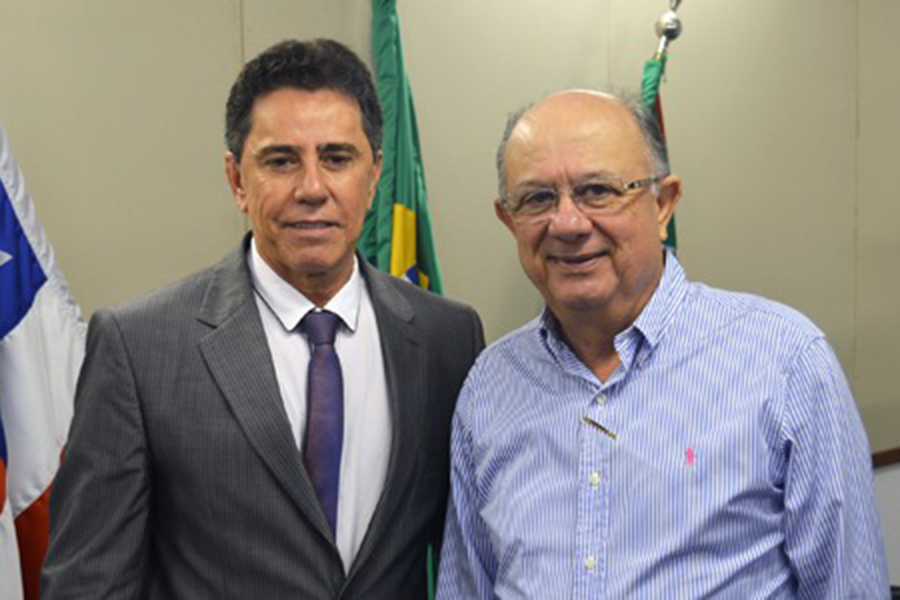 Desembargador José Edivaldo Rocha Rotondano e José Ronaldo de Carvalho, prefeito de Feira de Santana. TRE e Prefeitura firmam parceria.