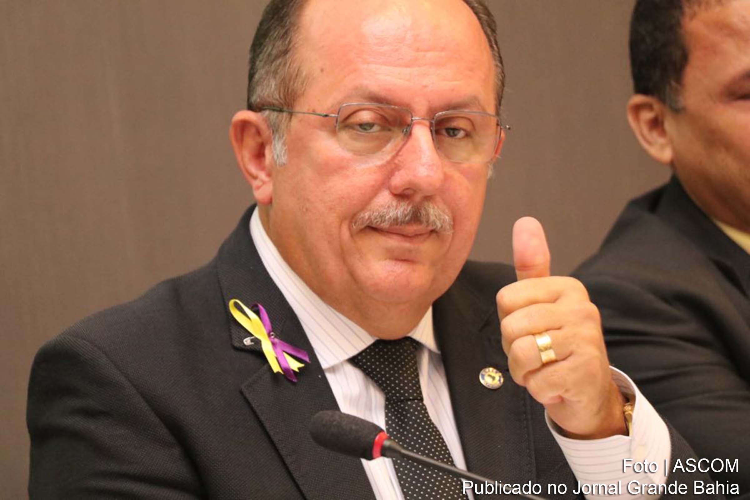 José de Arimateia: convido os funcionários e assessores do Parlamento Baiano para que façam parte da Campanha 'O Amor Corre nas Veias' e ajudem a salvar muitas vidas.