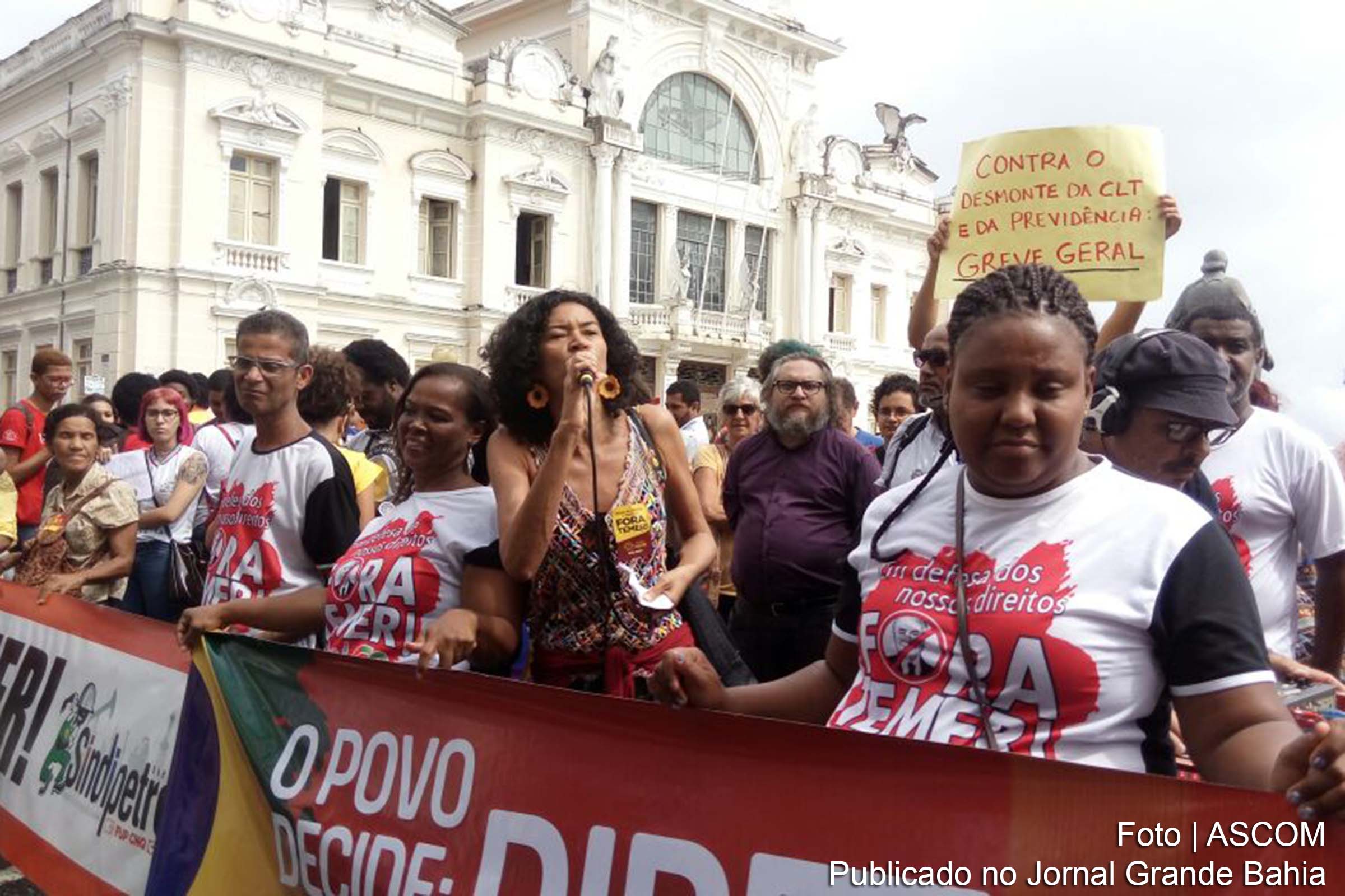 lideranças sociais de Salvador protestam.