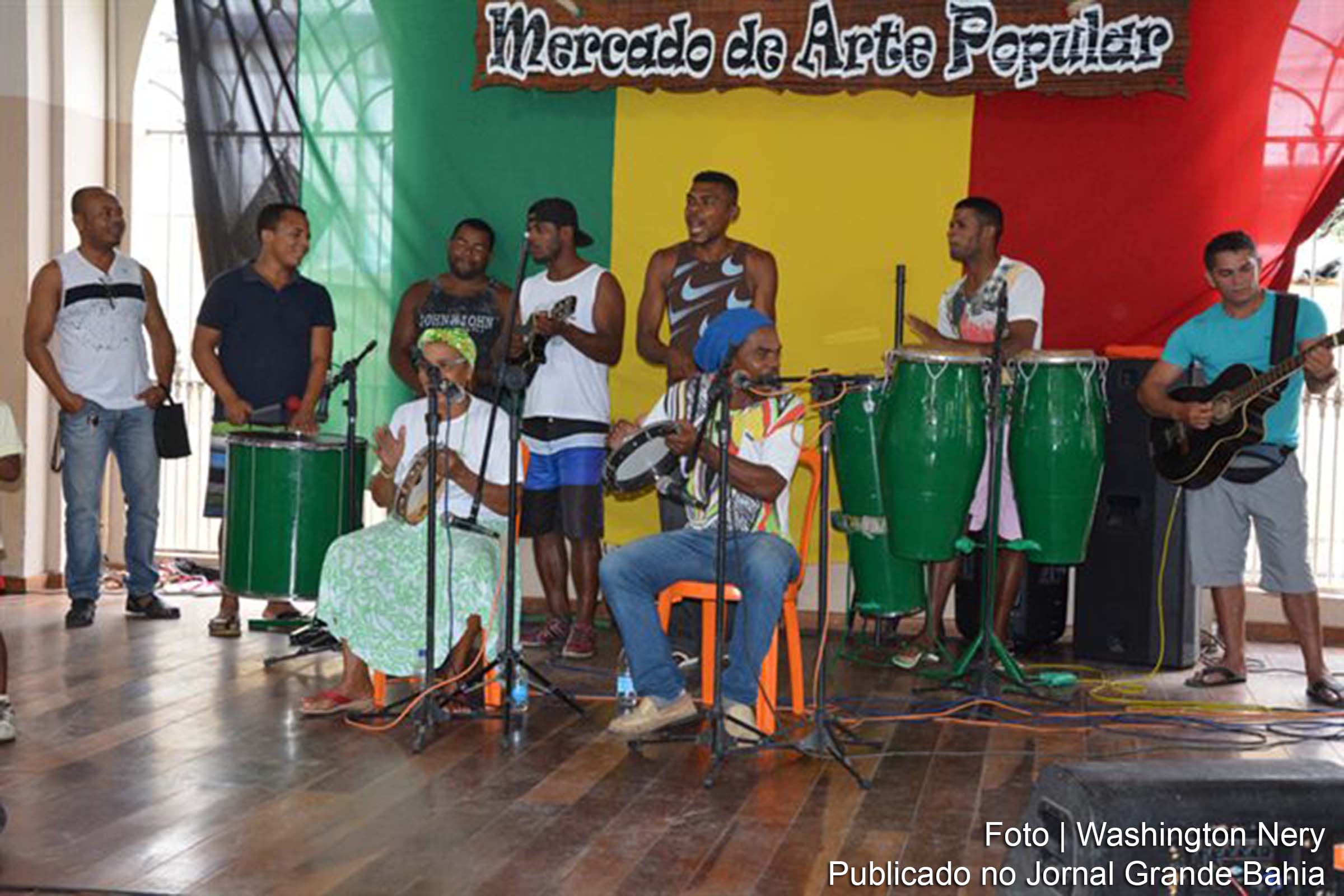 Grupo cultural Quixabeira da Matinha promove aula de samba de roda.