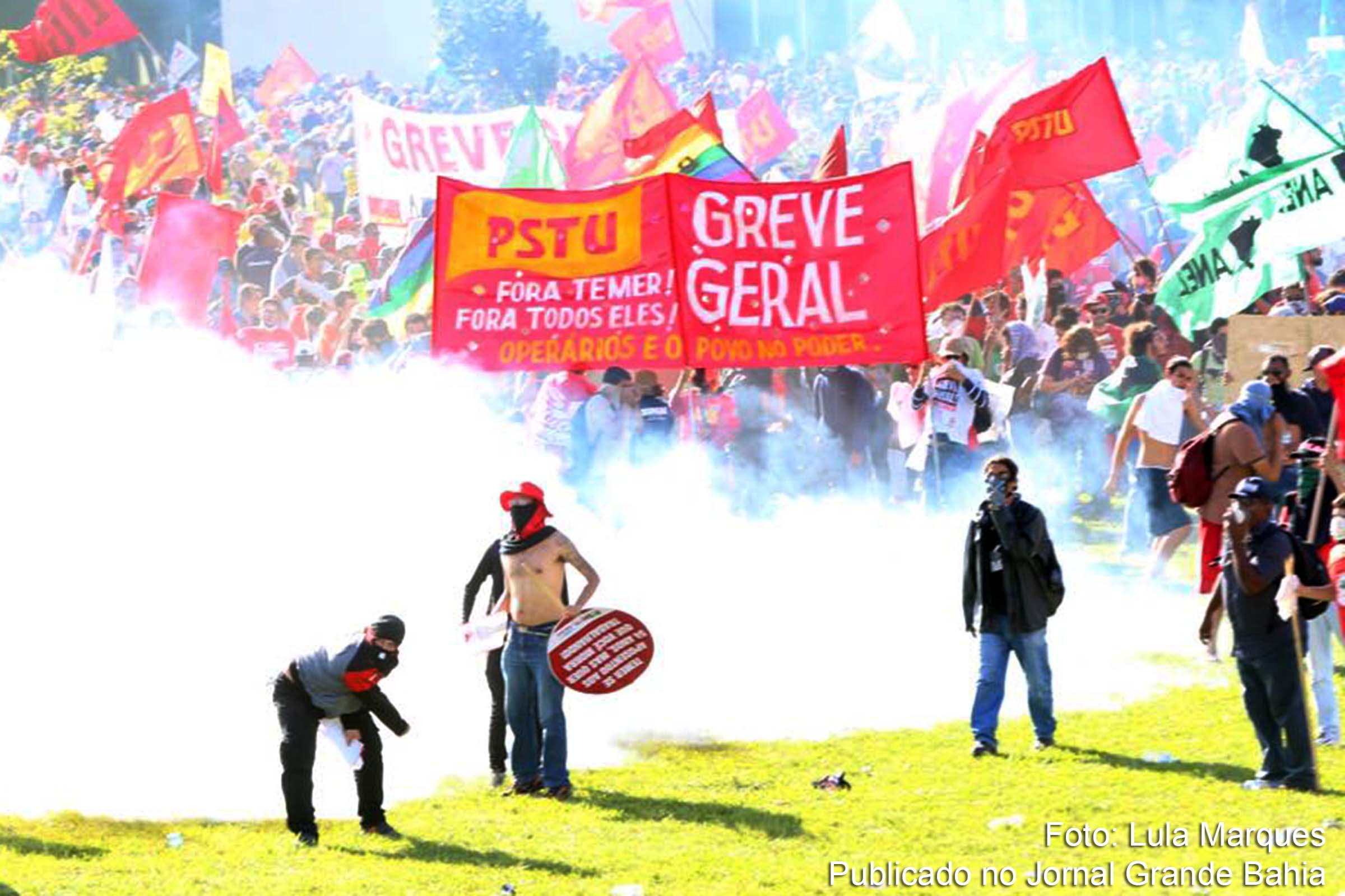 Violentos confrontos entre polícia e manifestantes nesta quarta-feira em Brasília, 24 de maio de 2017.