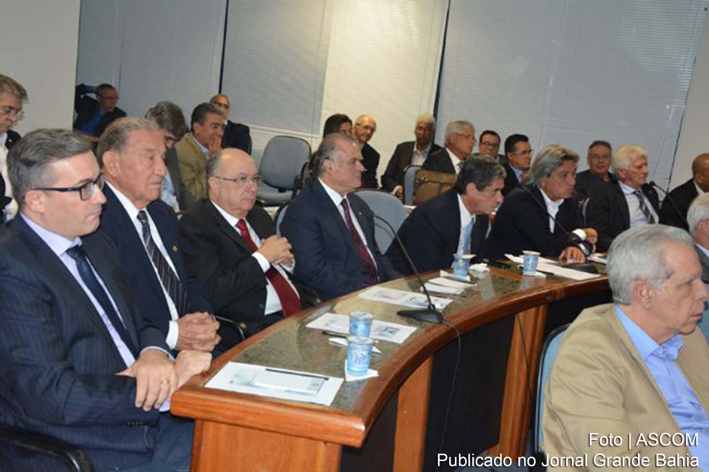 Prefeito José Ronaldo participa do solenidade em homenagem a indústria.