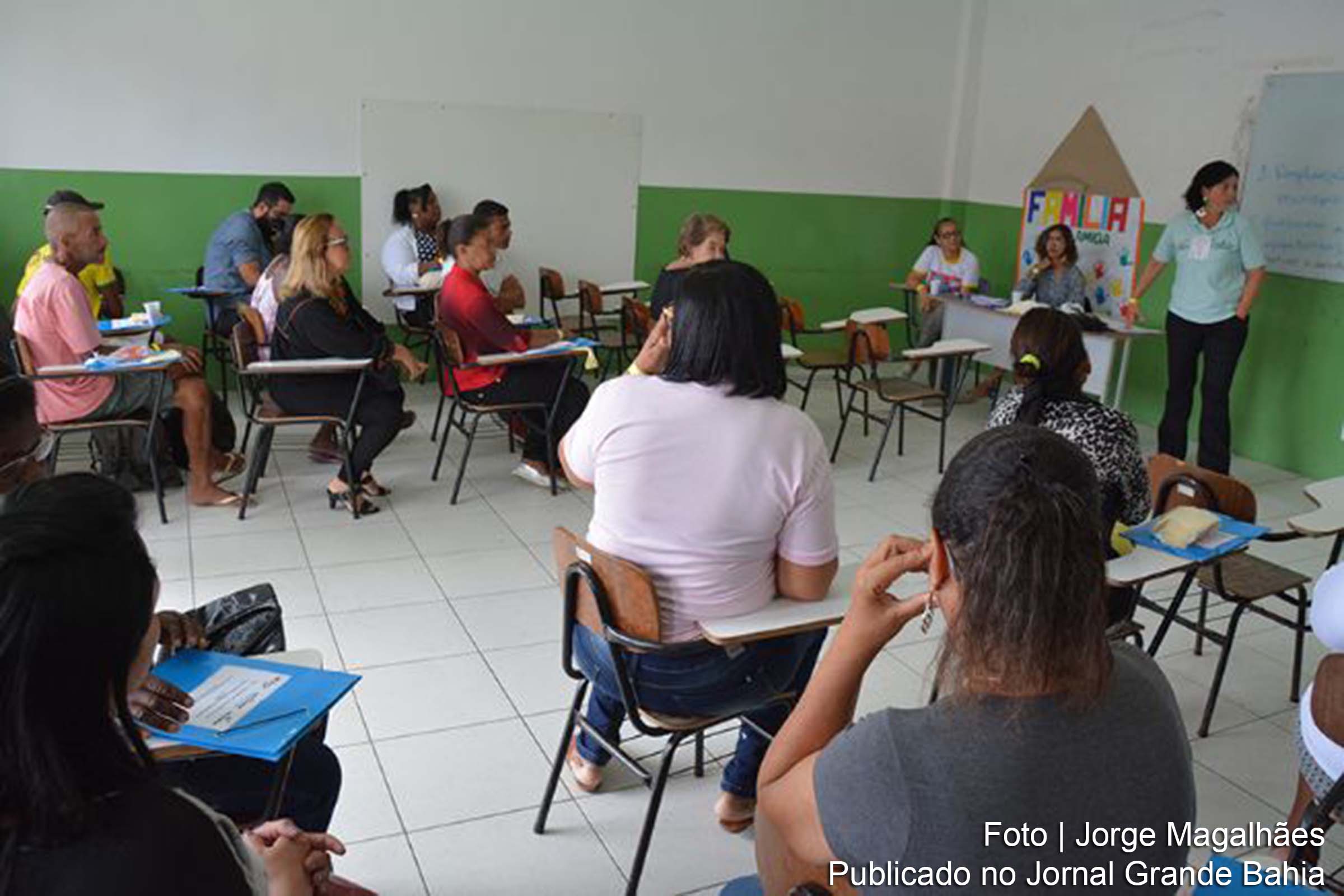 Reunião debate organização da Conferência Municipal de Assistência Social em Feira de Santana.