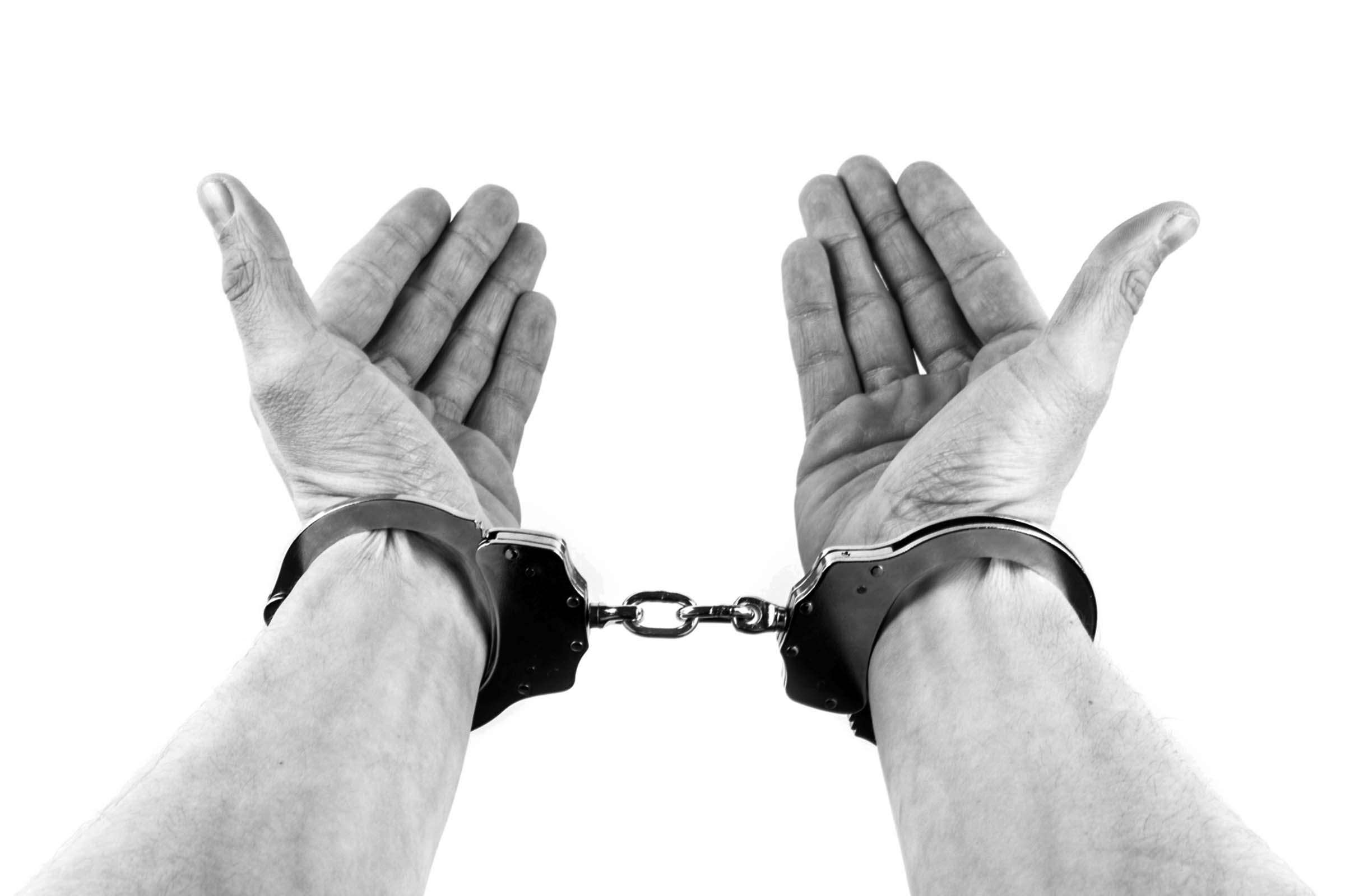 O transporte clandestino ou ilegal de pessoas representa risco para todos membros da comunidade, além de deteriorar a vida na polis. Poder público acerta ao coibir criminalmente prática.