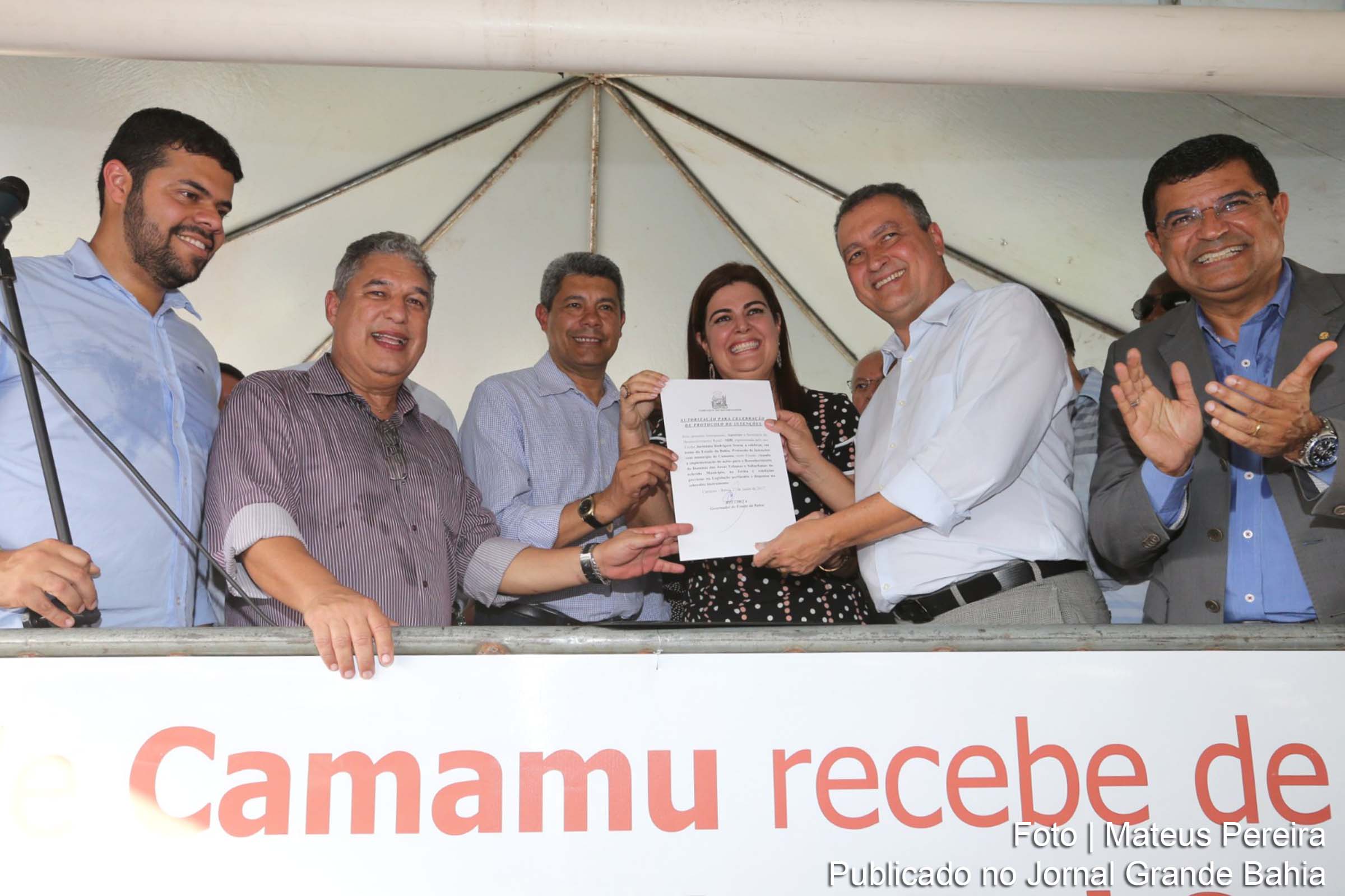 Secretário Jerônimo Rodrigues, prefeita Iona Queiroz Nascimento e governador Rui Costa assinam convênios do Bahia Produtiva.