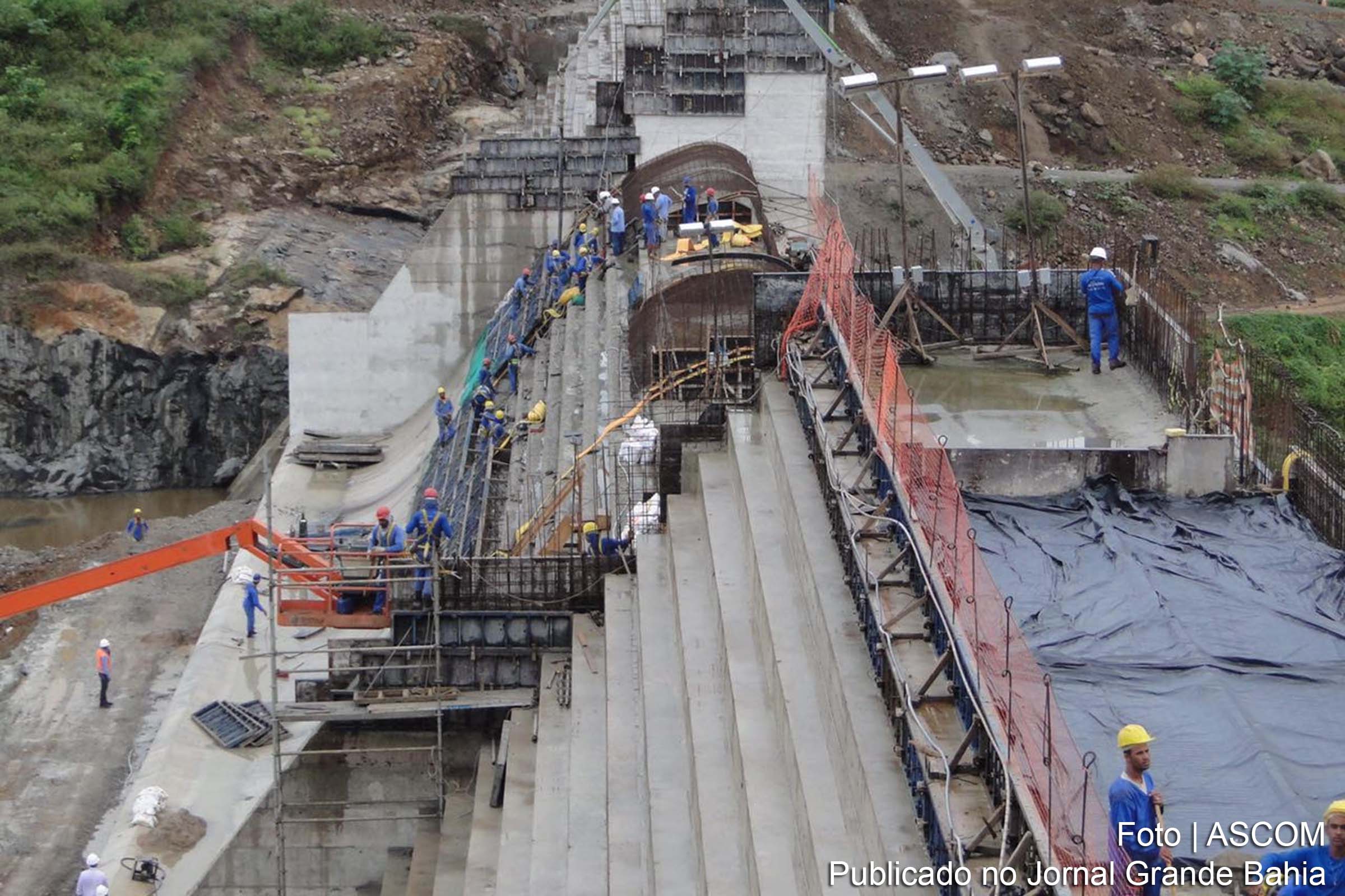 Construção da barragem do Rio Colônia Horácio Sodré, no município de Itapé.