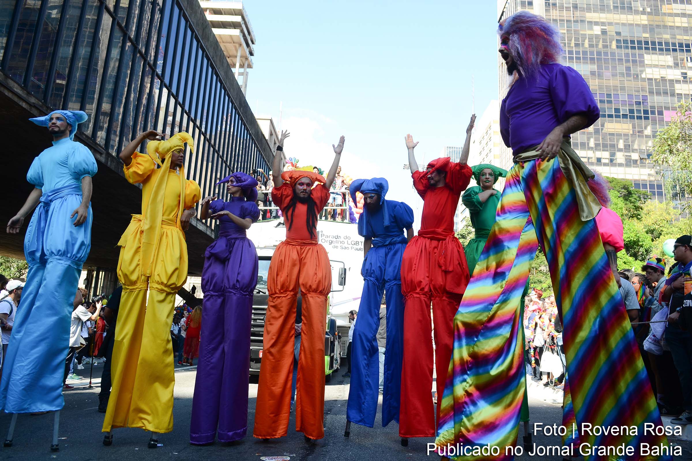 21ª Parada do Orgulho LGBT, com o tema Independente de nossas crenças, nenhuma religião é lei. Todas e todos por um Estado laico, na Avenida Paulista.