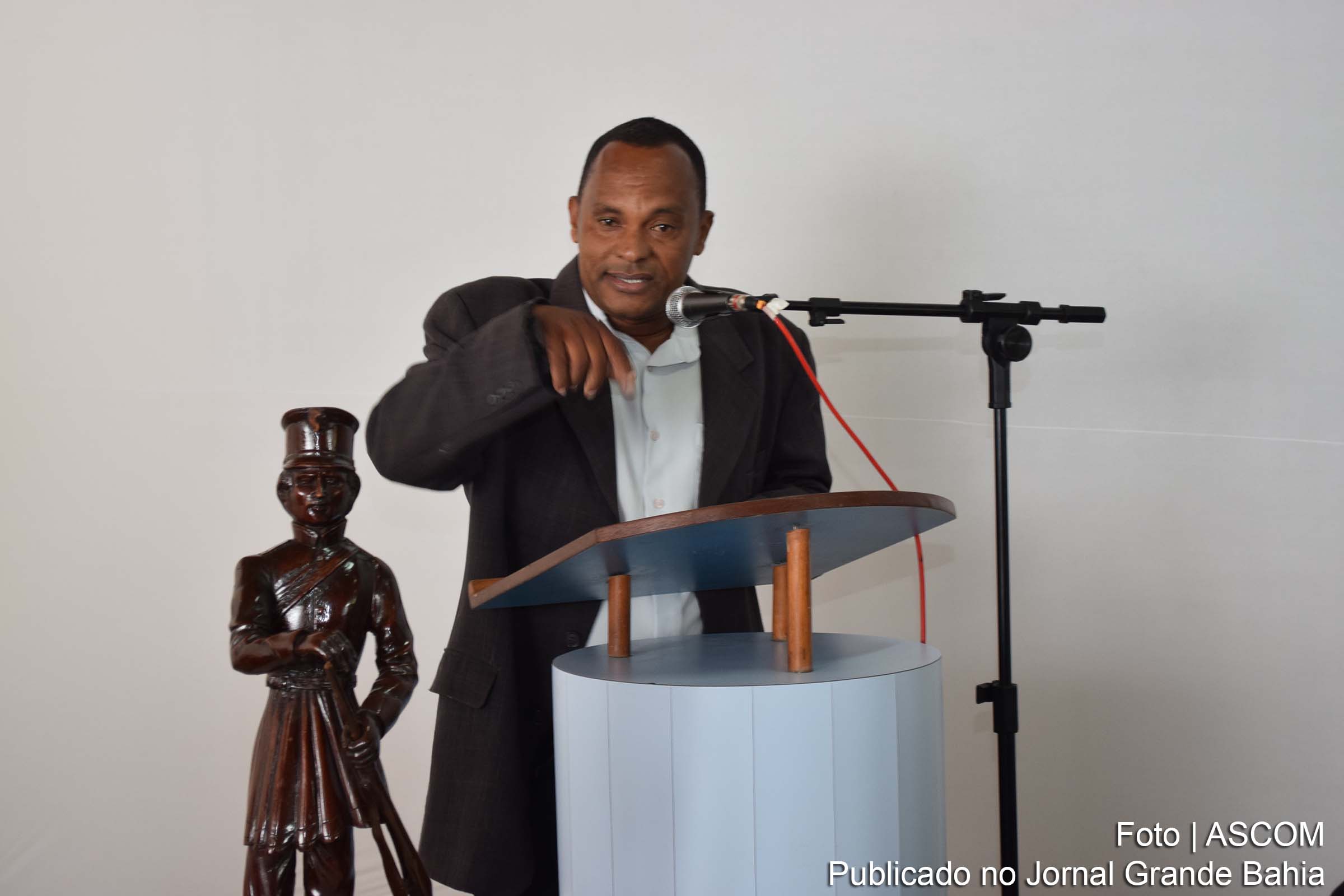 Martiniano Cerqueira solicita reforma de escolas e praça para a Matinha durante sessão itinerante.