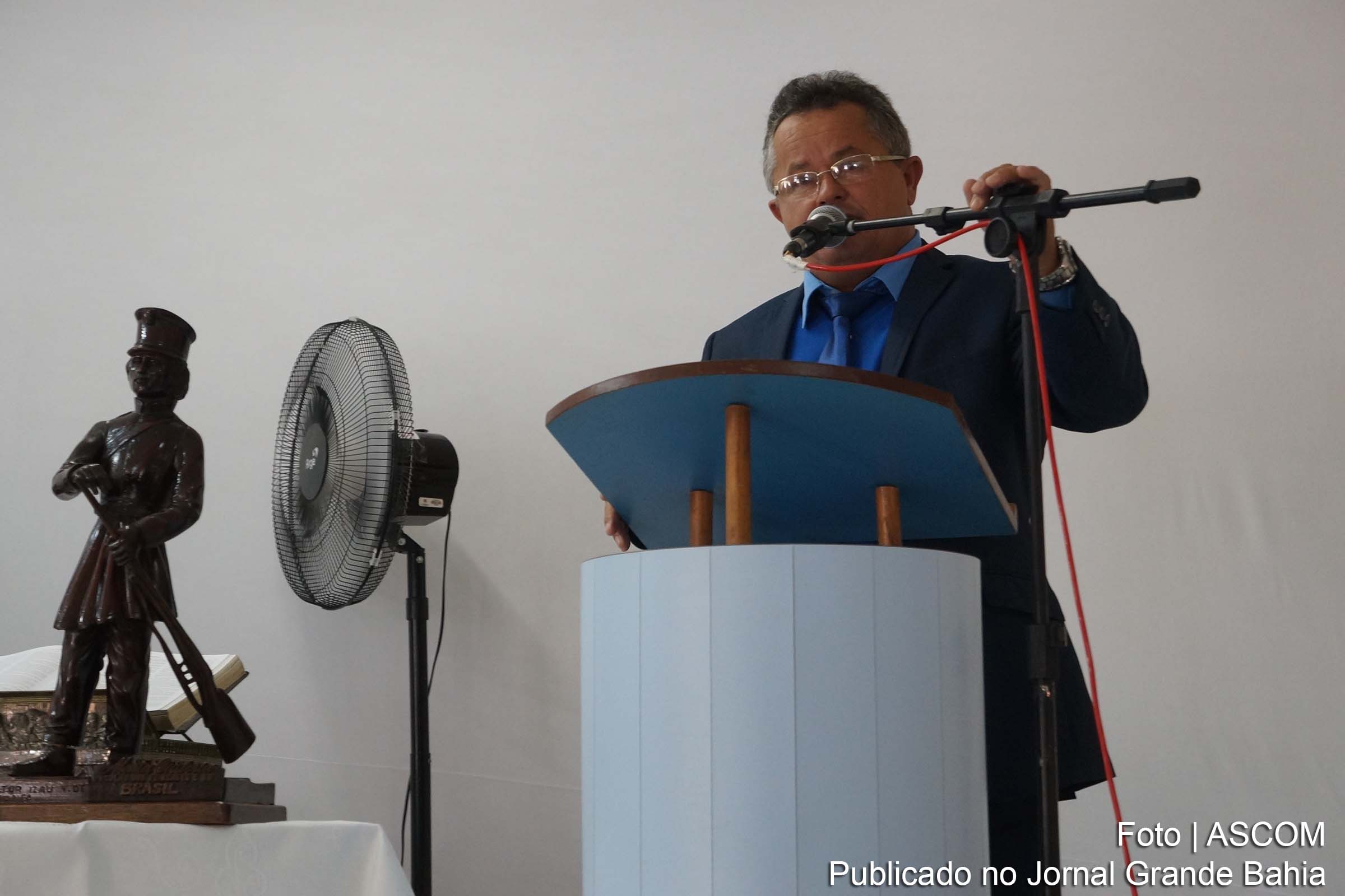 José Menezes (Zé Filé): fiquei abismado e, ao mesmo tempo, triste, porque um morador daqui falou que eles estão colocando lâmpadas de LED com os próprios recursos.