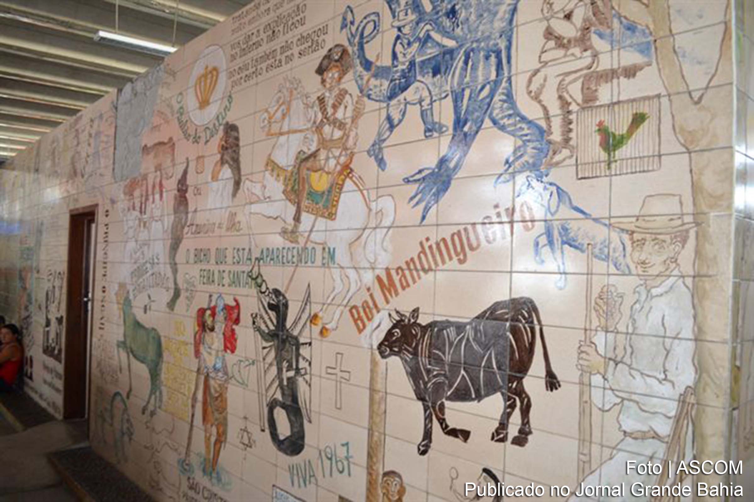 Painel Lênio Braga, localizado no Terminal Rodoviário de Feira de Santana.