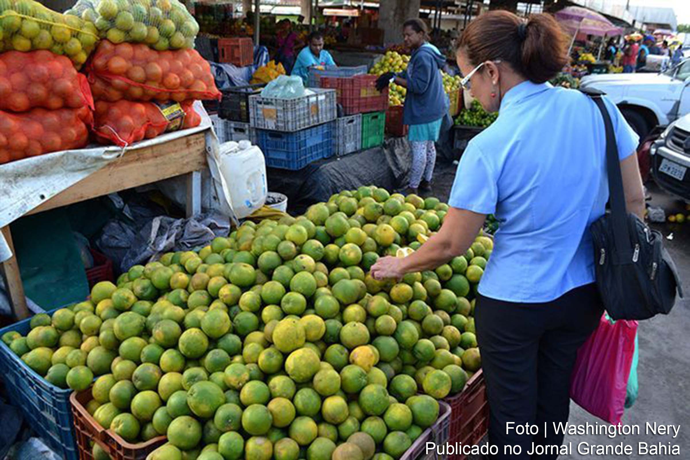 Produtos da culinária junina como a laranja estão à disposição do consumidor no Centro de Abastecimento.