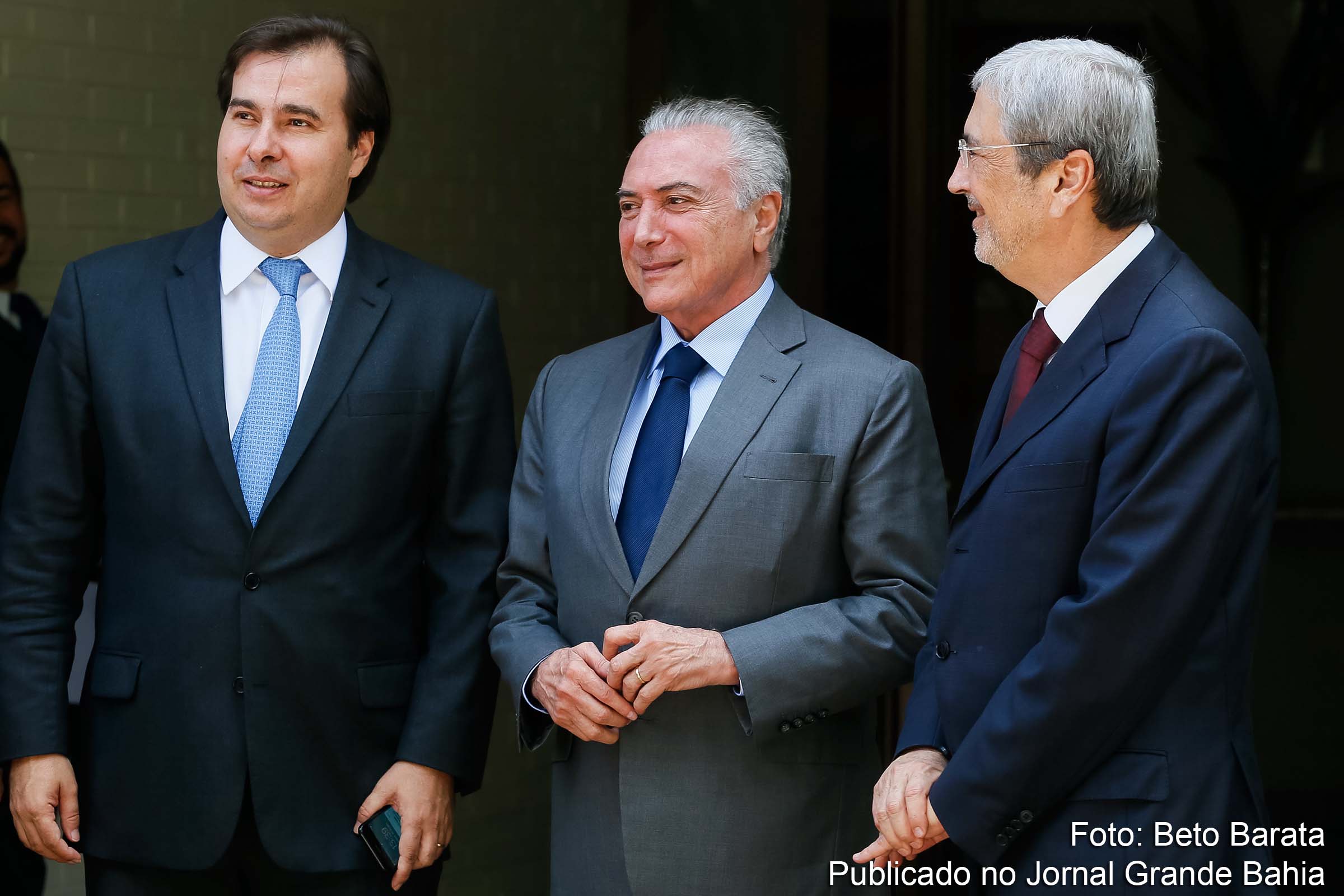 Deputado Rodrigo Maia, presidente Michel Temer e ministro Antônio Imbassahy, política ambiental do governo é criticada.