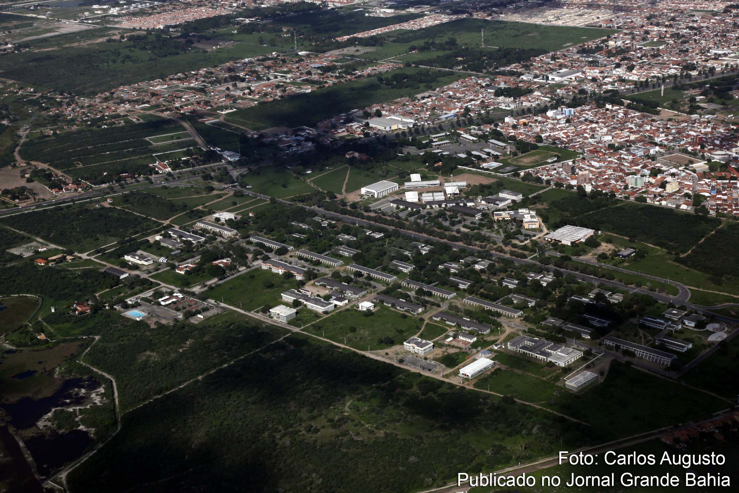 Vista aérea do campi da Universidade Estadual de Feira de Santana (UEFS).