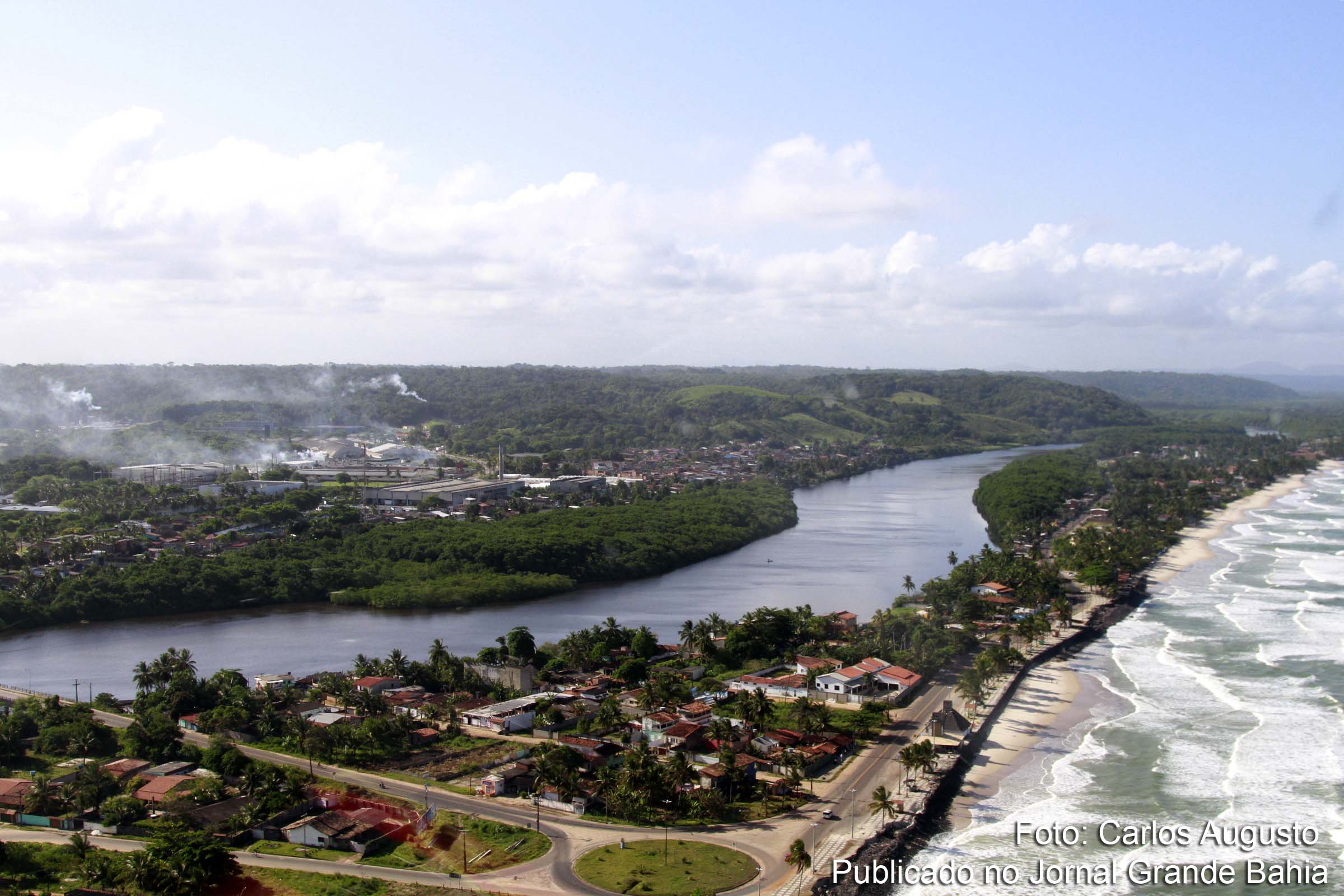 Vista aérea do litoral Sul da Bahia, no Município de Ilhéus. Conservar mata atlântica custaria 0,01% do PIB, diz estudo realizado em 2014.
