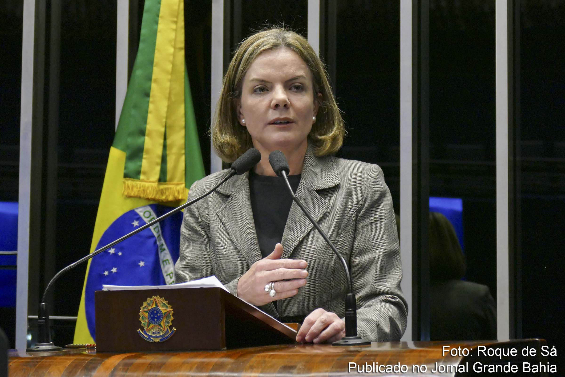 Gleisi Helena Hoffmann é uma advogada e política brasileira. Atualmente, exerce o mandato de Senadora da República pelo Estado do Paraná e de Presidente Nacional do Partido dos Trabalhadores (PT).
