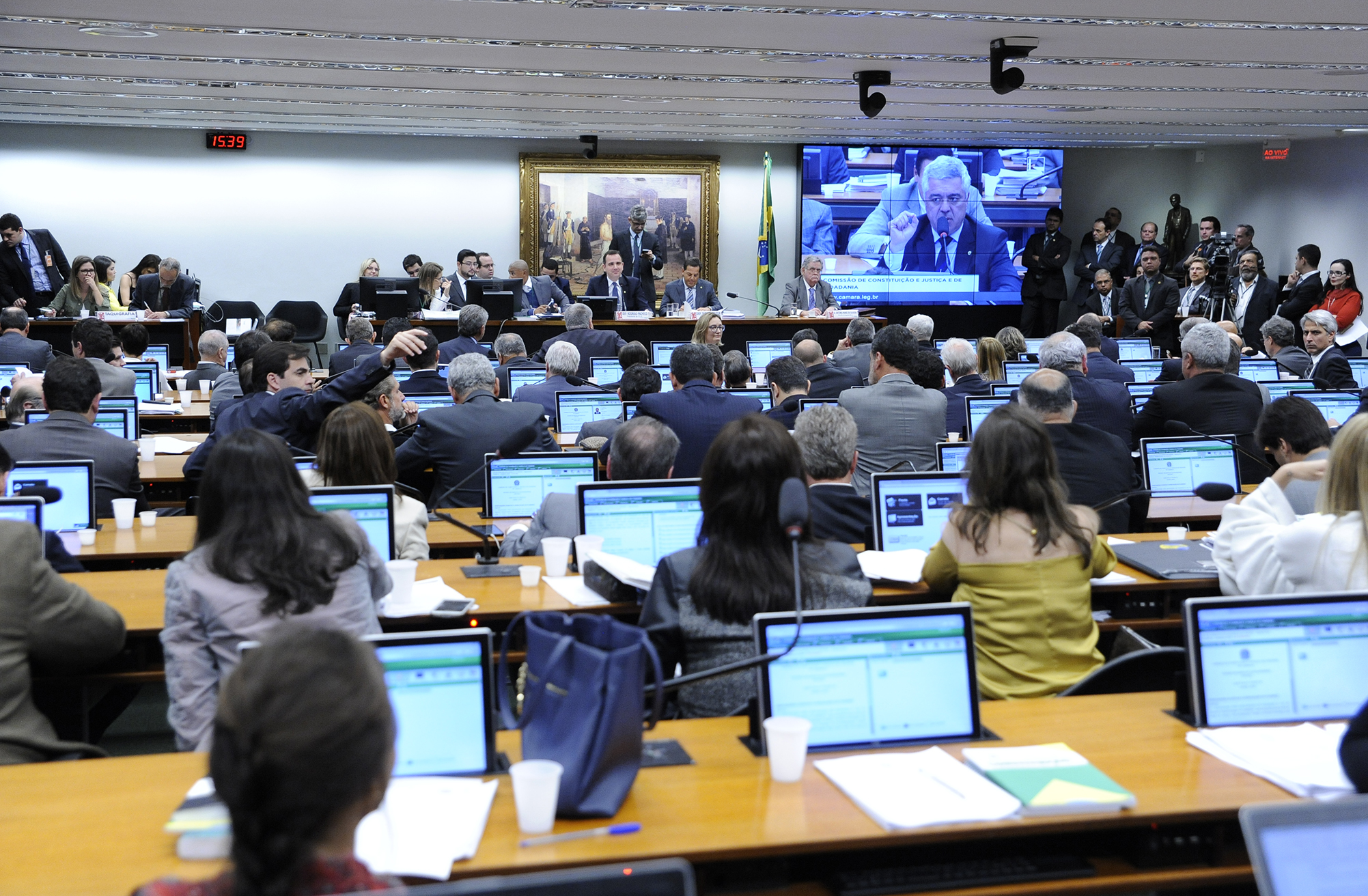 Reunião da CCJ da Câmara dos Deputados debate representação criminal contra presidente Michel Temer.