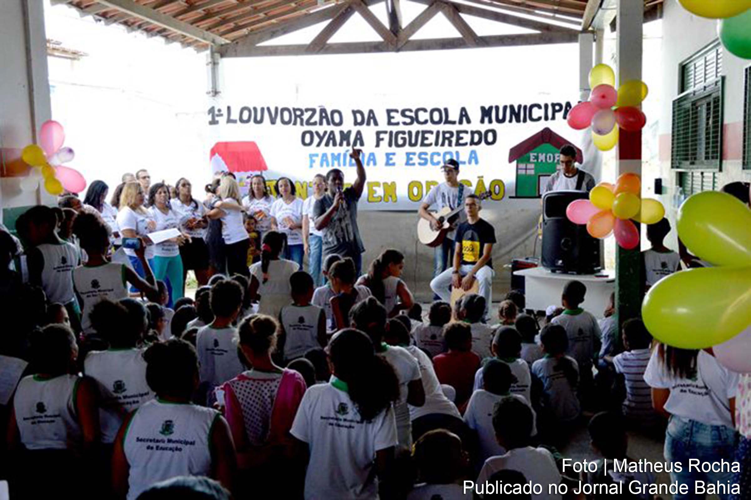 Estudantes e professores da Escola Municipal Oyama Figueiredo promovem o 1º Louvorzão.