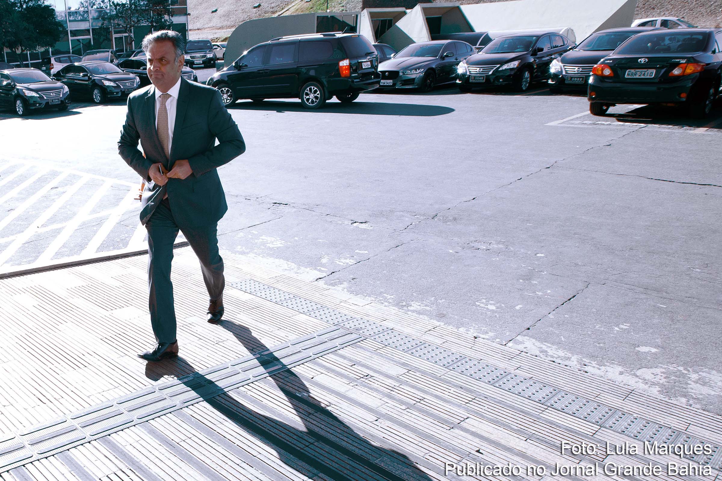 Atuação do senador Aécio Neves (PSDB/MG) é criticada por lideranças do partido.