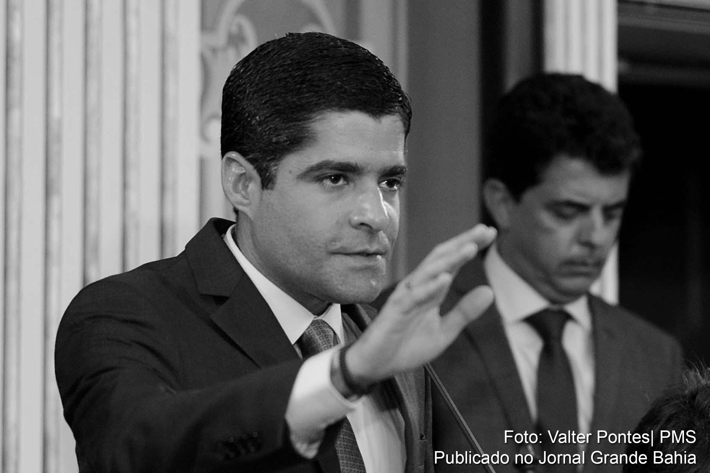 Prefeito ACM Neto defende que policiais militares atuem como seguranças de instalações municipais. Político patrocina desvio de função de agentes do estado que deveriam estar atuando na segurança pública.
