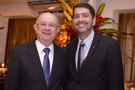 O prefeito José Ronaldo de Carvalho esteve presente na solenidade dos 70 anos da FECOMÉRCIO, realizada no Cerimonial Rainha Leonor, em Salvador, tendo conversado com o superintendente da Caixa Jose Anselmo Cunha.