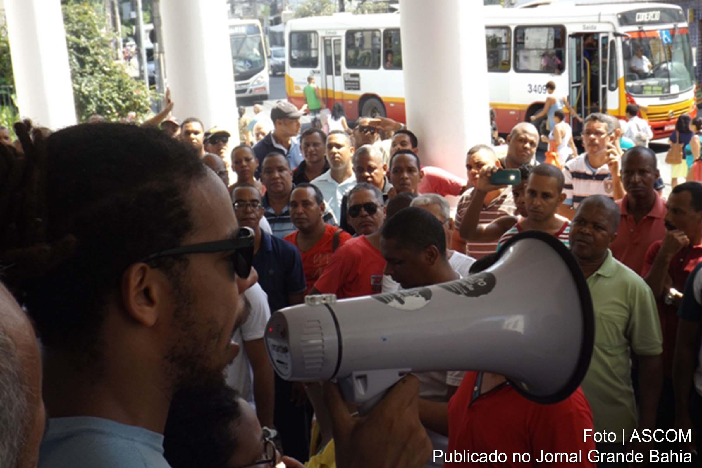 Manifestação de terceirizados da UFBA, ocorrido em maio de 2015, em frente à sede da Reitoria.