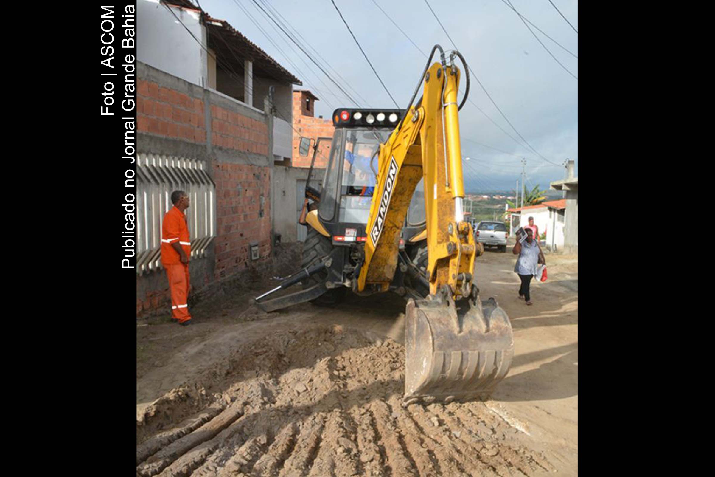 Obras de pavimentação no bairro Jussara, em Feira de Santana.