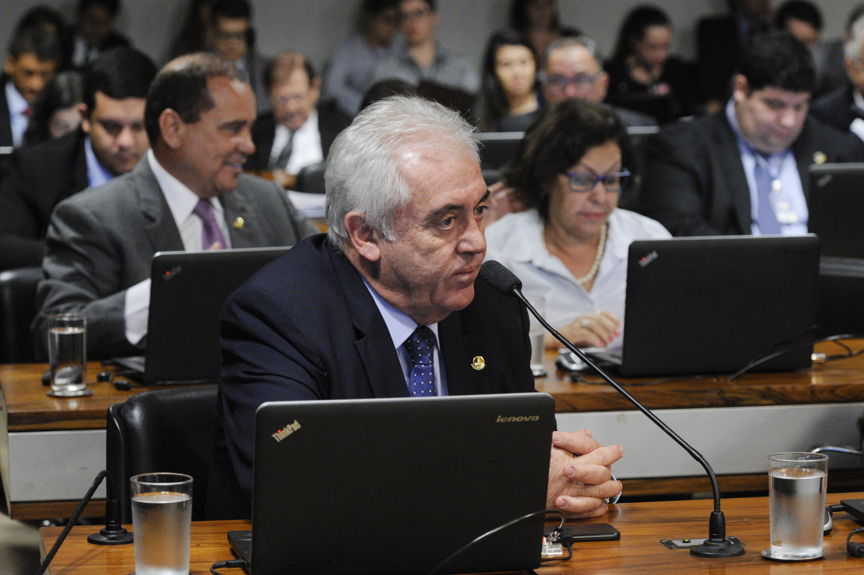 Senador Otto Alencar critica boicote do Governo Temer ao Estado da Bahia. Parlamentares baianos vão marchar ao Palácio do Planalto e cobrar liberação de empréstimo para investimentos públicos nas áreas de saúde, educação e infraestrutura; Estado tem capacidade fiscal.