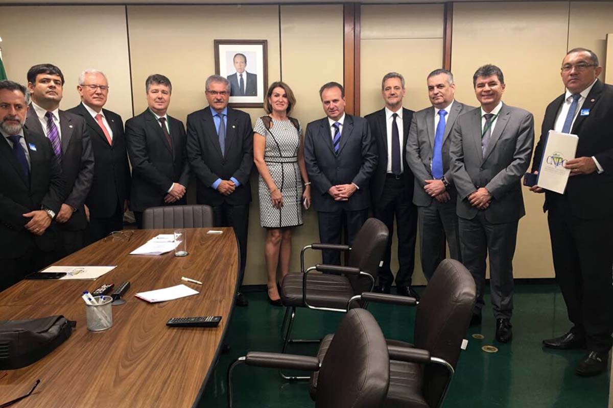 Supersalários: Membros do Ministério Público e do Poder Judiciário se posicionam contra limite salarial constitucional; Constituição Federal estabelece teto remuneratório que tem sido burlado por mecanismos corporativos