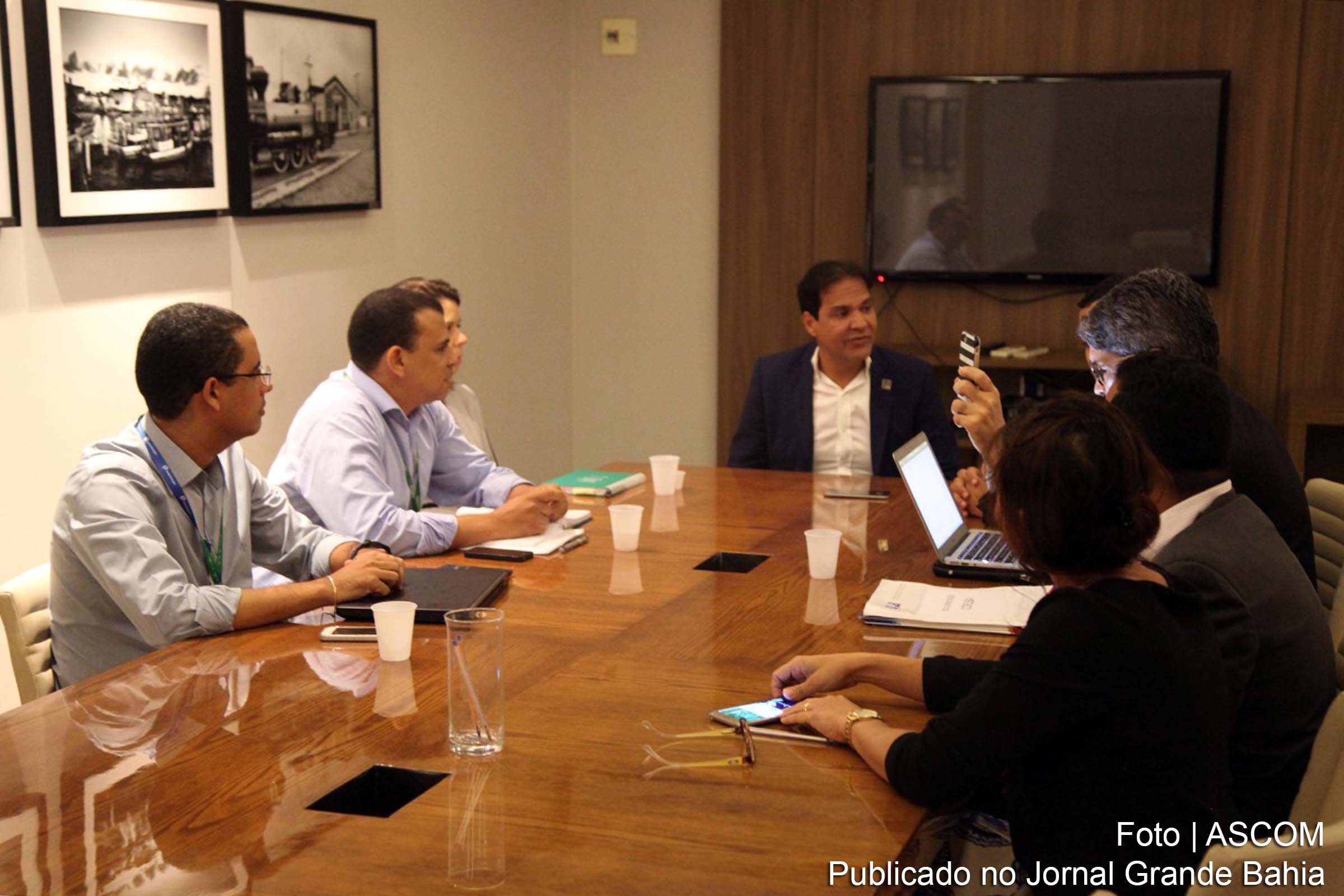 Reunião entre representantes da UPB e da COELBA debateu mudança na retenção de imposto e redução da taxa de administração na cobrança da COSIP.
