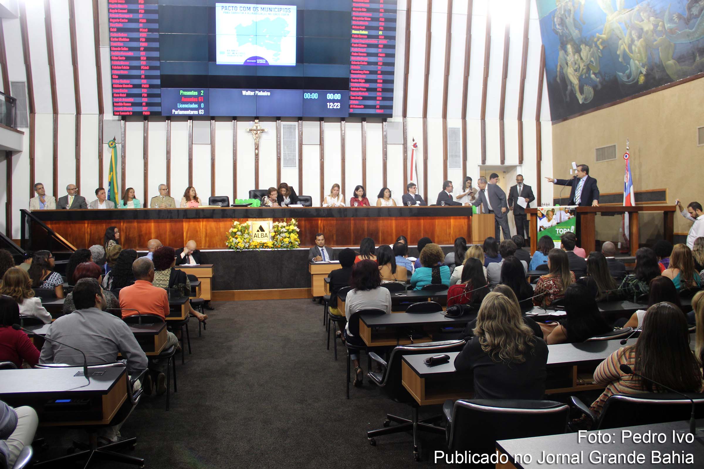 Sessão especial da ALBA destaca avanços do programa educacional TOPA.