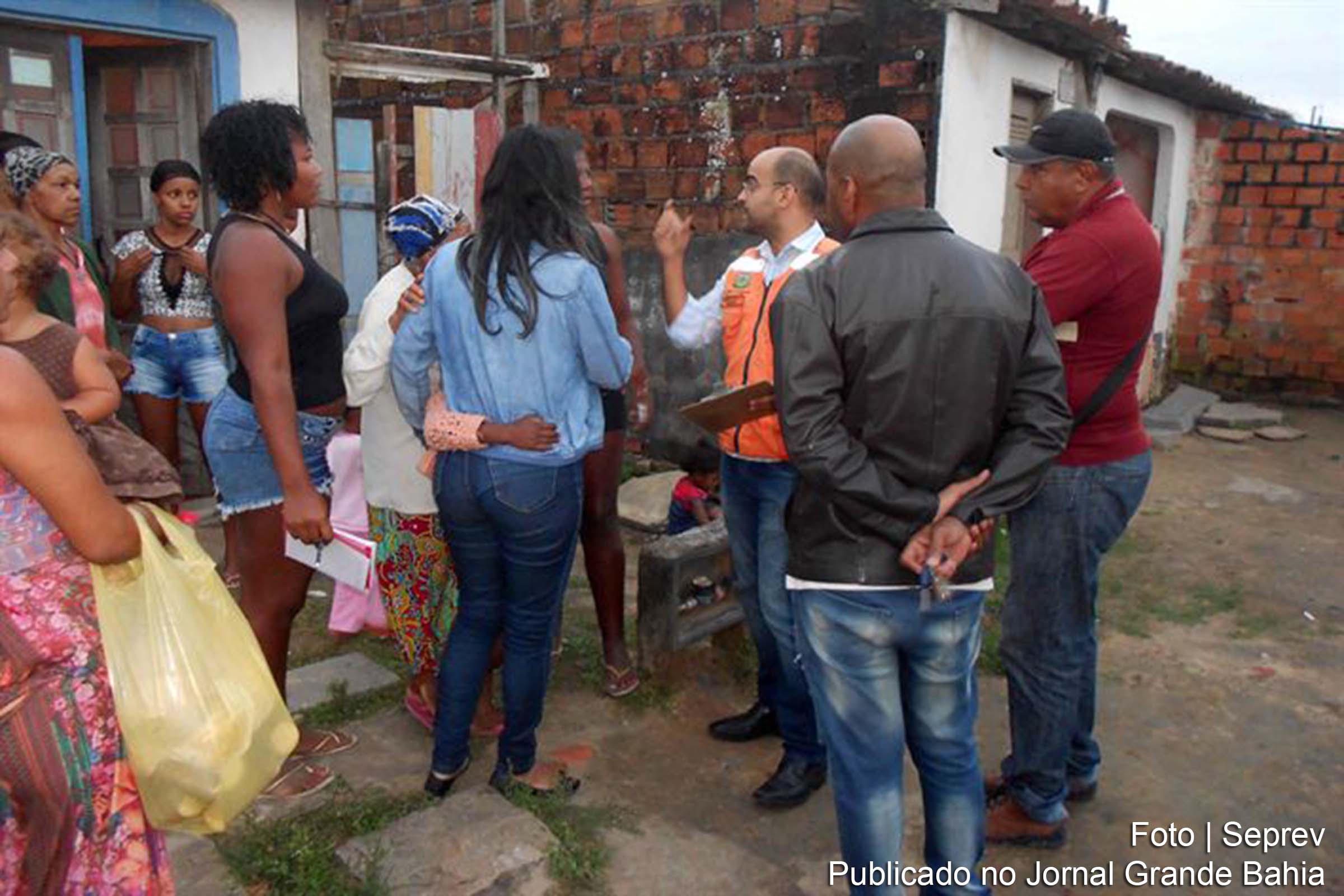 Coordenação Municipal de Proteção e Defesa Civil de Feira de Santana realiza entrega de colchões, cobertores, toalhas e outros donativos emergenciais à famílias atingidas pelas chuvas.