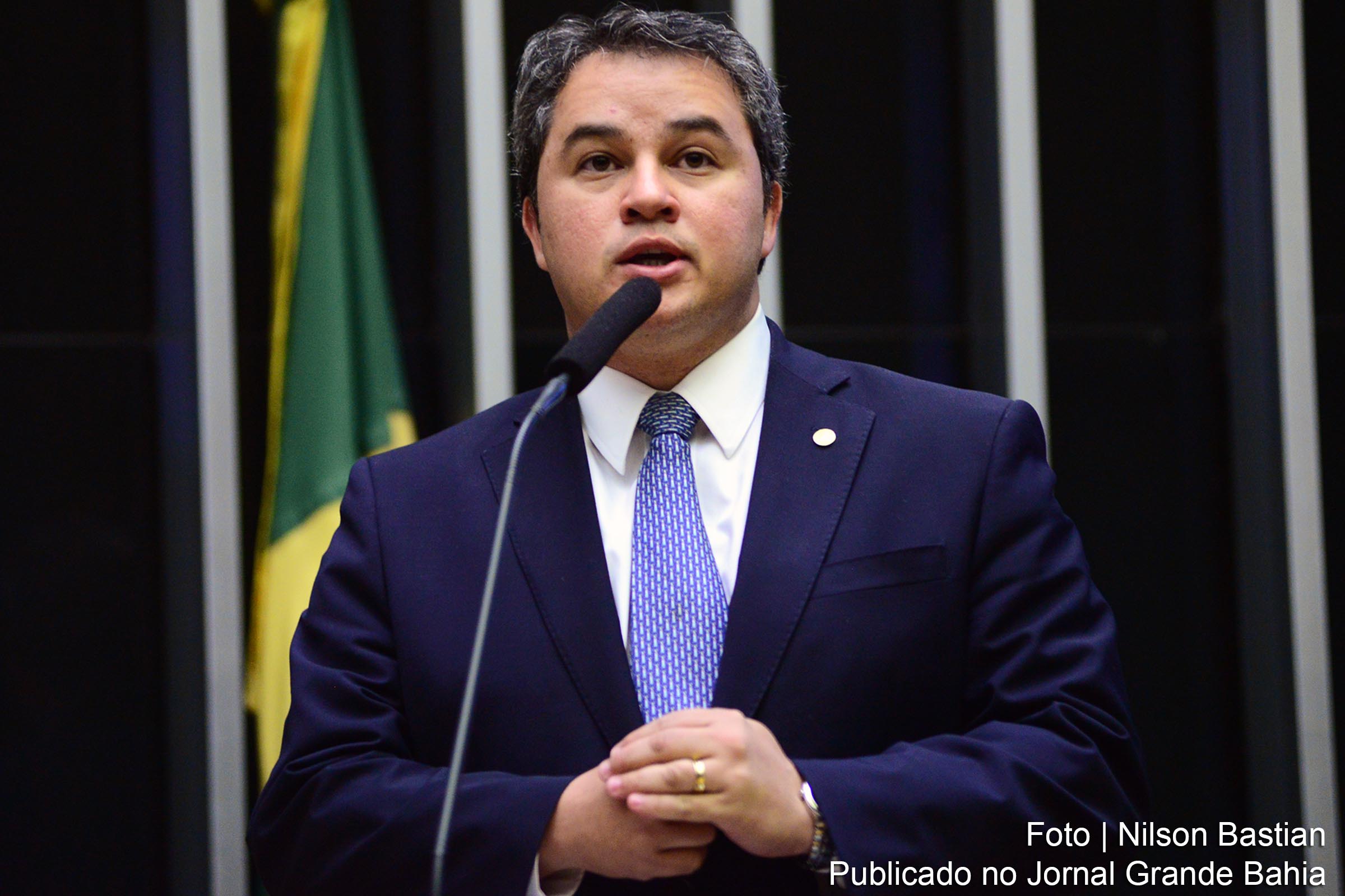 Deputado Efraim Filho criticou o movimento do PMDB na busca por deputados dissidentes do PSB que estariam sendo atraídos para aumentar a bancada do Democratas.