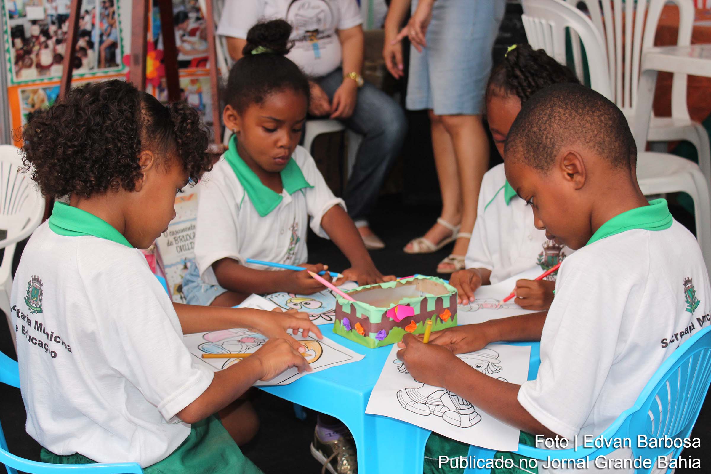 Estudantes de Feira de Santana realizam atividades na 10ª Feira do Livro.