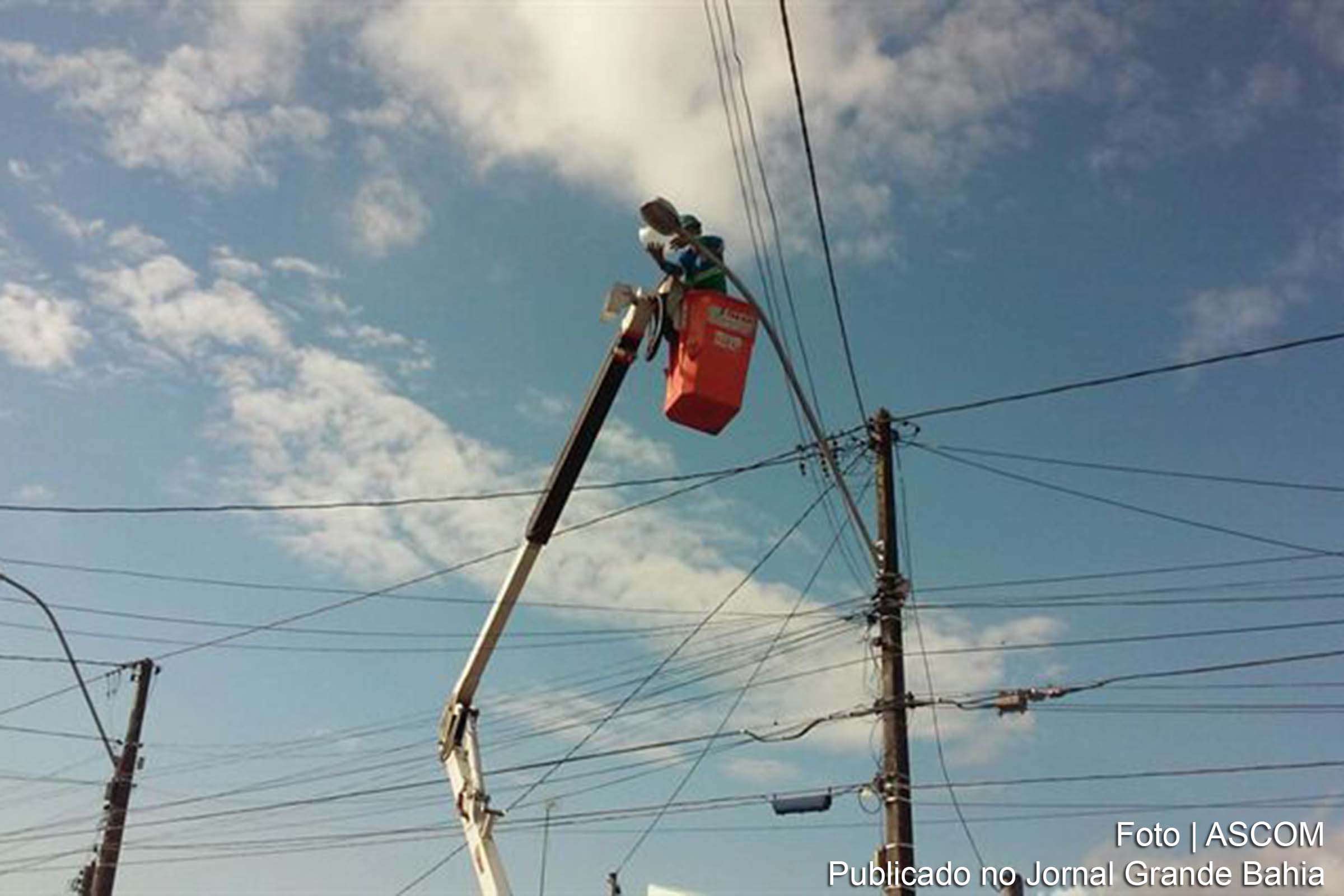 SESP realiza serviço de manutenção de iluminação pública.