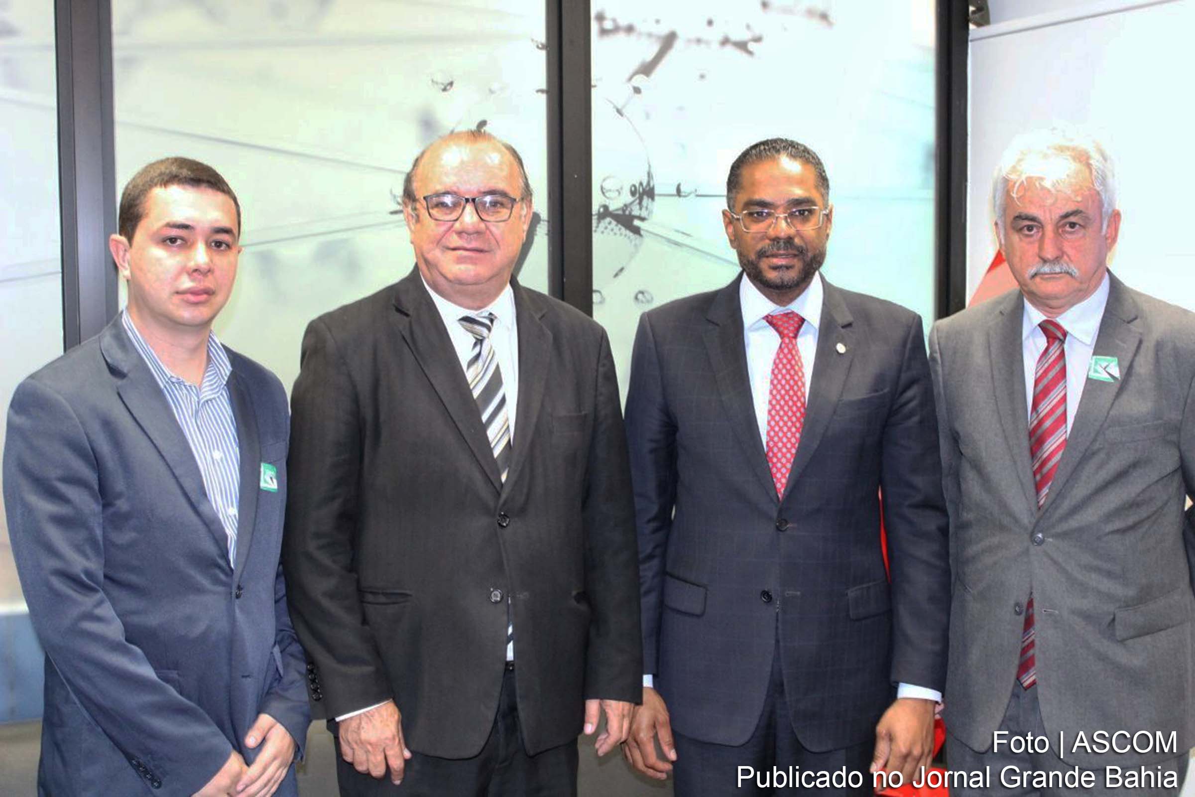 José Carneiro, acompanhado de Humberto Cedraz e de Ícaro Ivvin, foi à Câmara dos Deputados tratar com a Secretaria de Comunicação a possibilidade de convênio para a TV Câmara de Feira de Santana funcionar com sinal aberto.