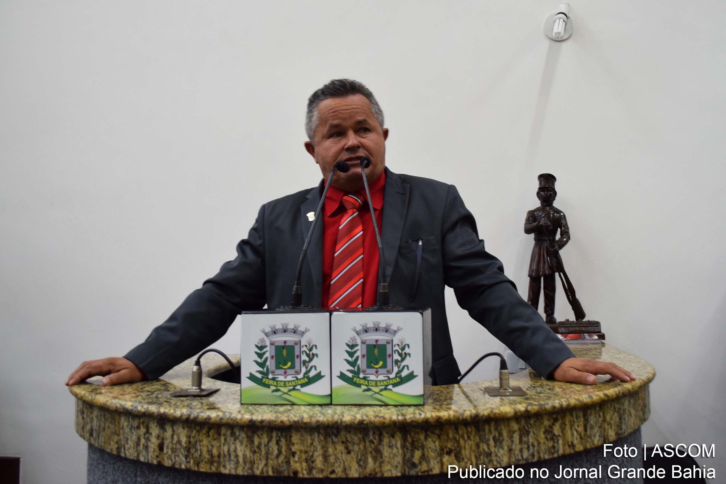 José Menezes (Zé Filé): não apoio clandestinos, mas as categorias de mototaxistas e vans, que estão rodando no município, estão na clandestinidade.