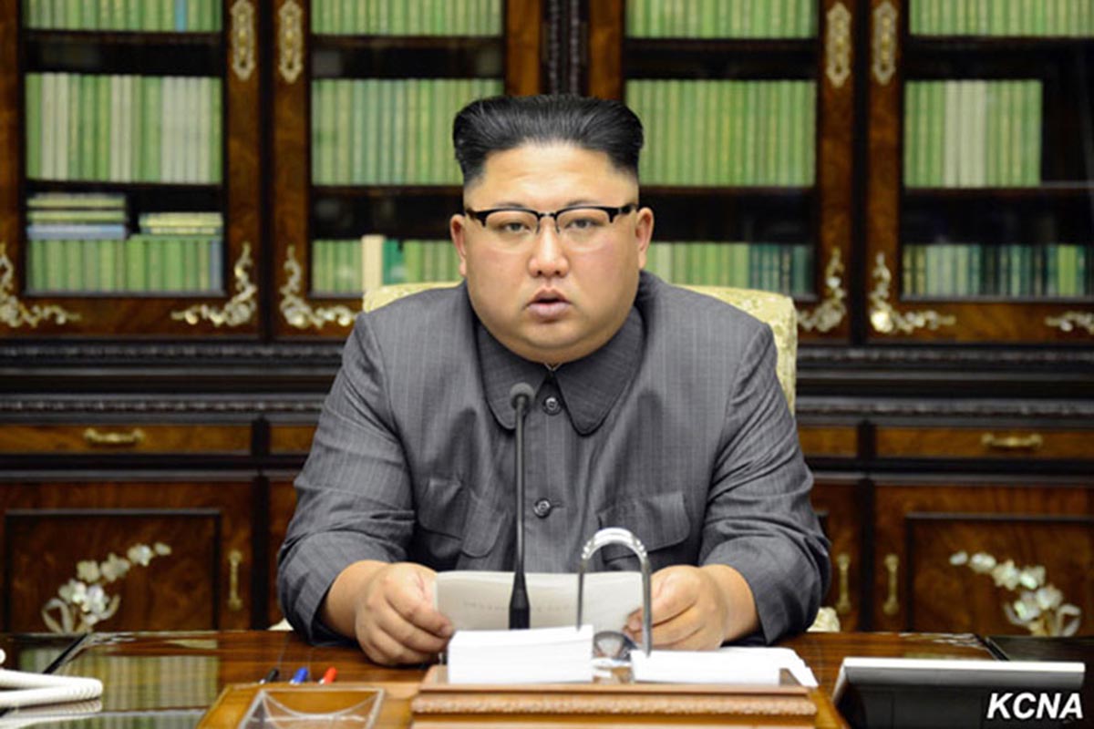 Kim Jong Un, presidente do Partido Trabalhista da Coréia e do Comitê Estadual da República Popular Democrática da Coréia e comandante supremo do Exército Popular da Coréia.