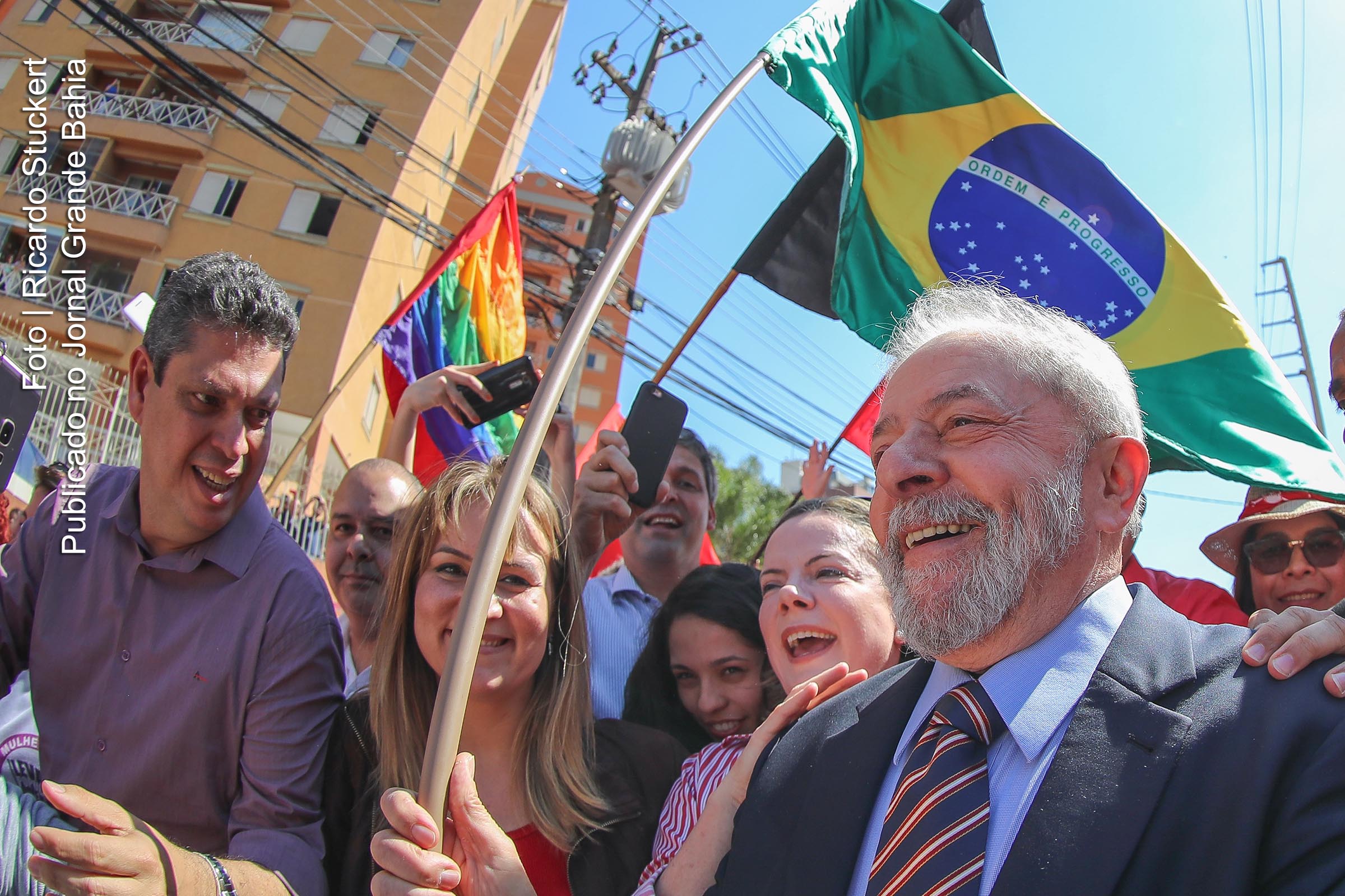 Levantamento divulgado nesta terça-feira (19/09/2017) aponta o ex-presidente Luiz Inácio Lula da Silva à frente no primeiro e segundo turno, em todos os cenários.