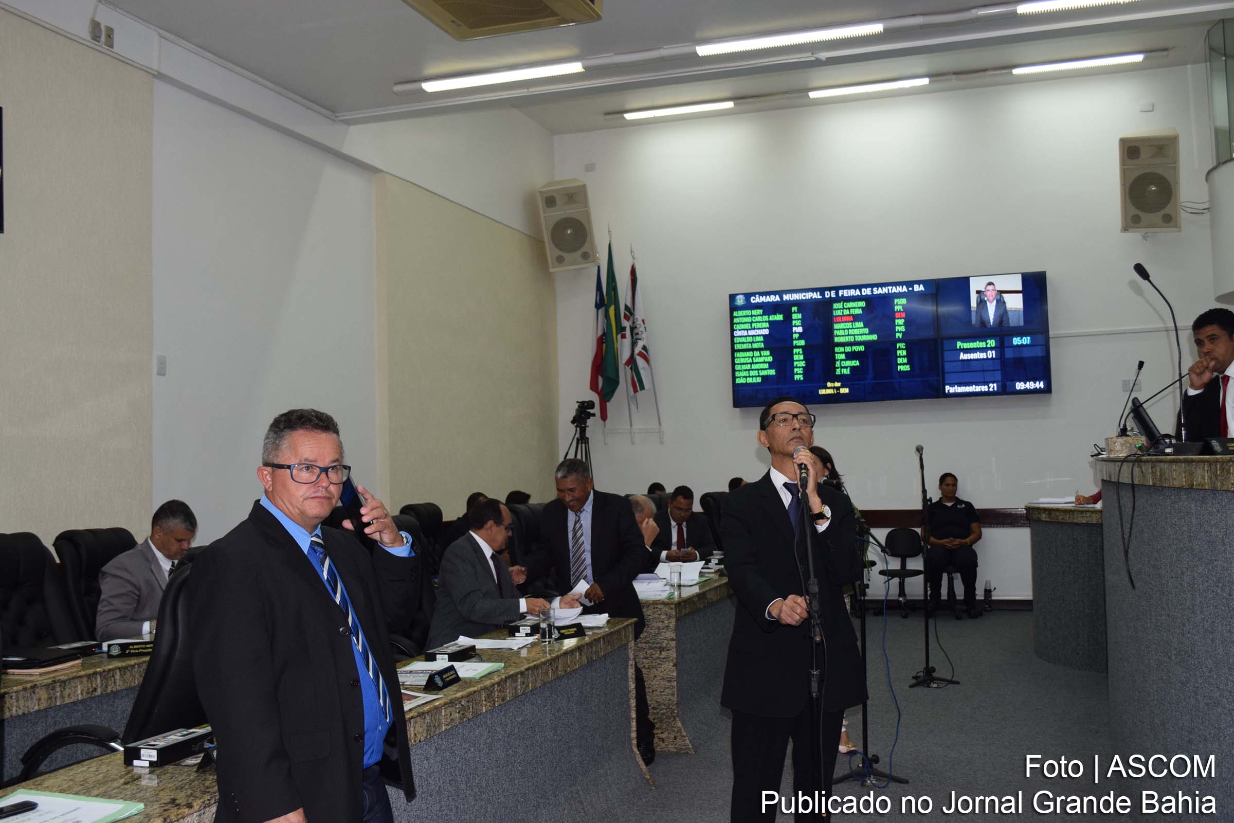 Vereadores no plenário da Câmara Municipal de Feira de Santana.