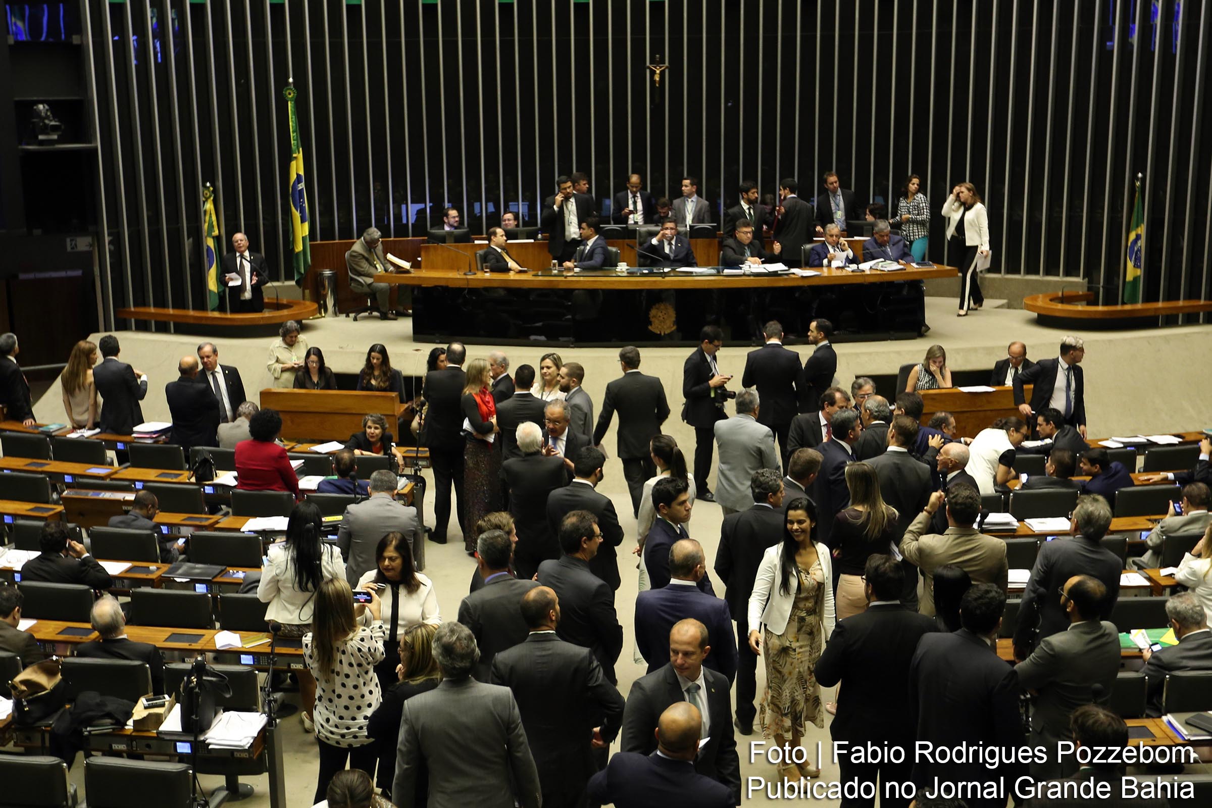 Plenário da Câmara durante votação de destaques à PEC 282/16, que proíbe as coligações partidárias nas eleições proporcionais e estabelece cláusula de desempenho para os partidos.