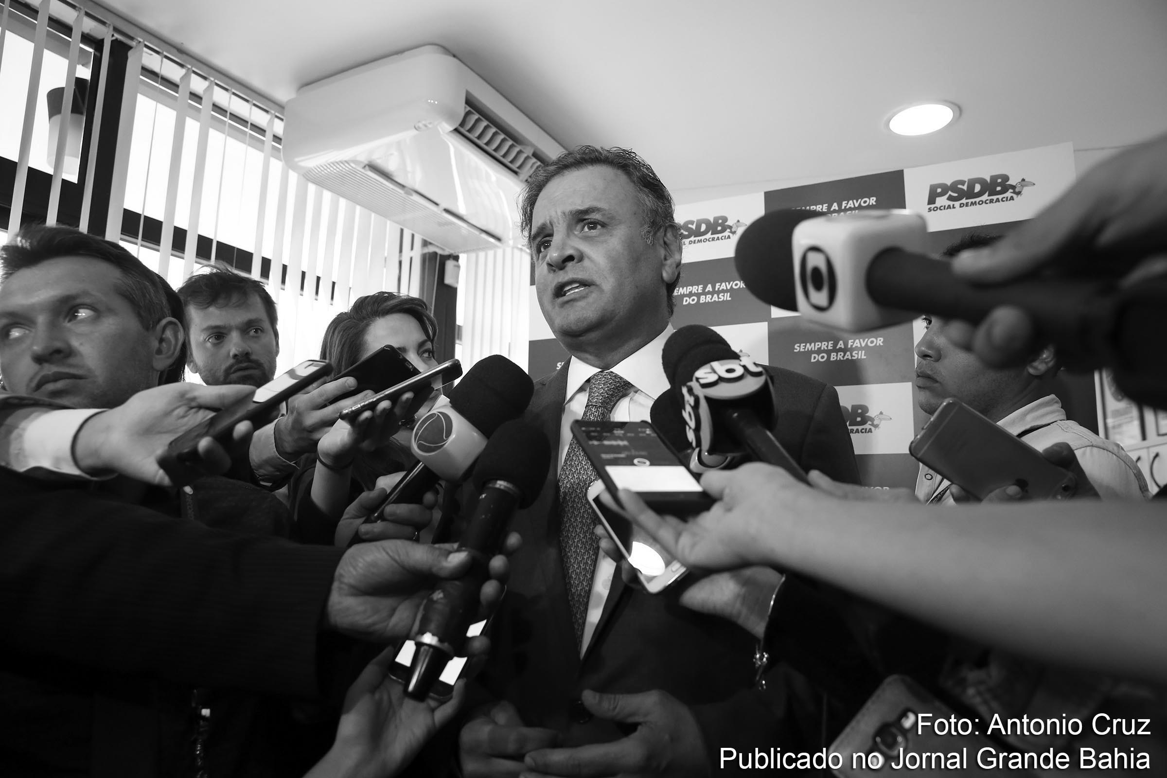 Senador Aécio Neves da Cunha (PSDB/MG) foi denunciado por corrupção pela PGR.