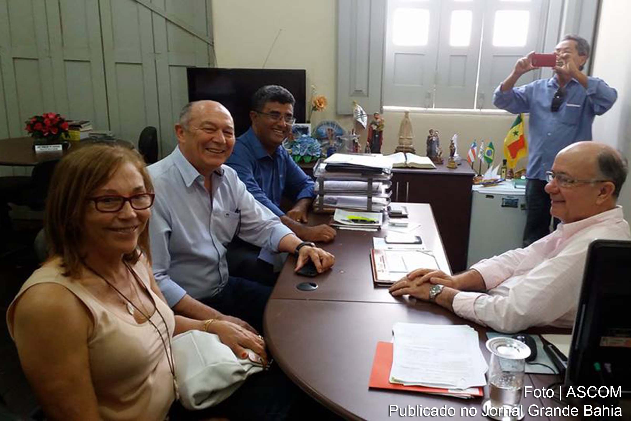 Deputado federal José Nunes em visita ao gabinete do prefeito José Ronaldo.