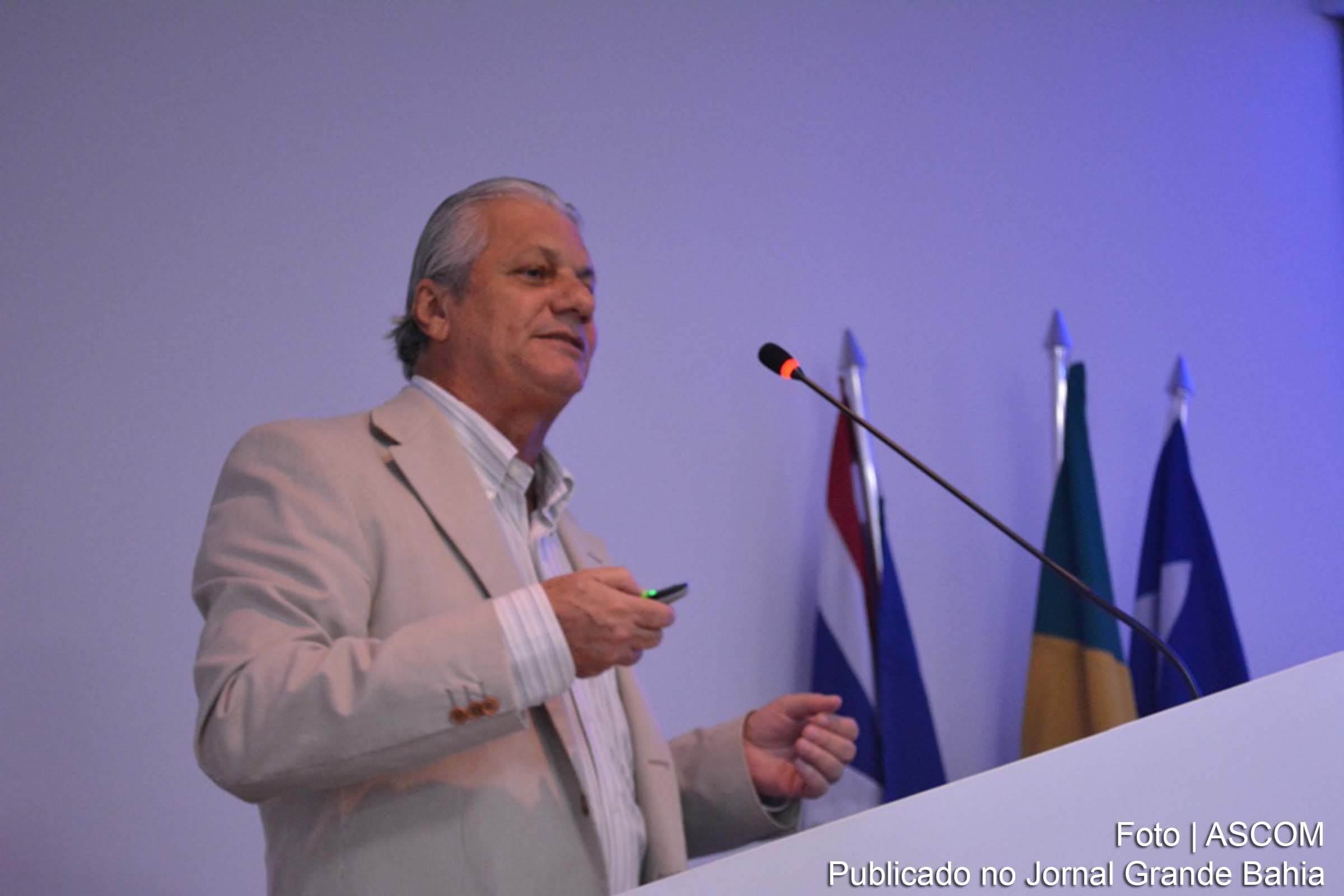 Dr. Guilhardo Fontes Ribeiro coordena o Simpósio